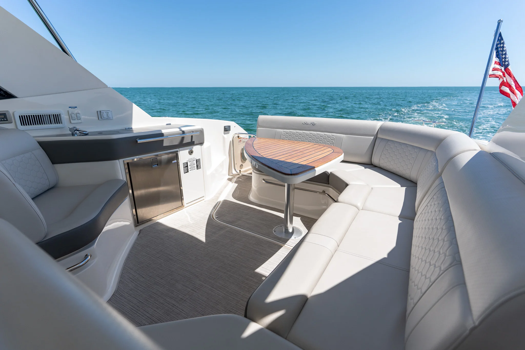 2020 Sea Ray 320 DA OB Image Thumbnail #17