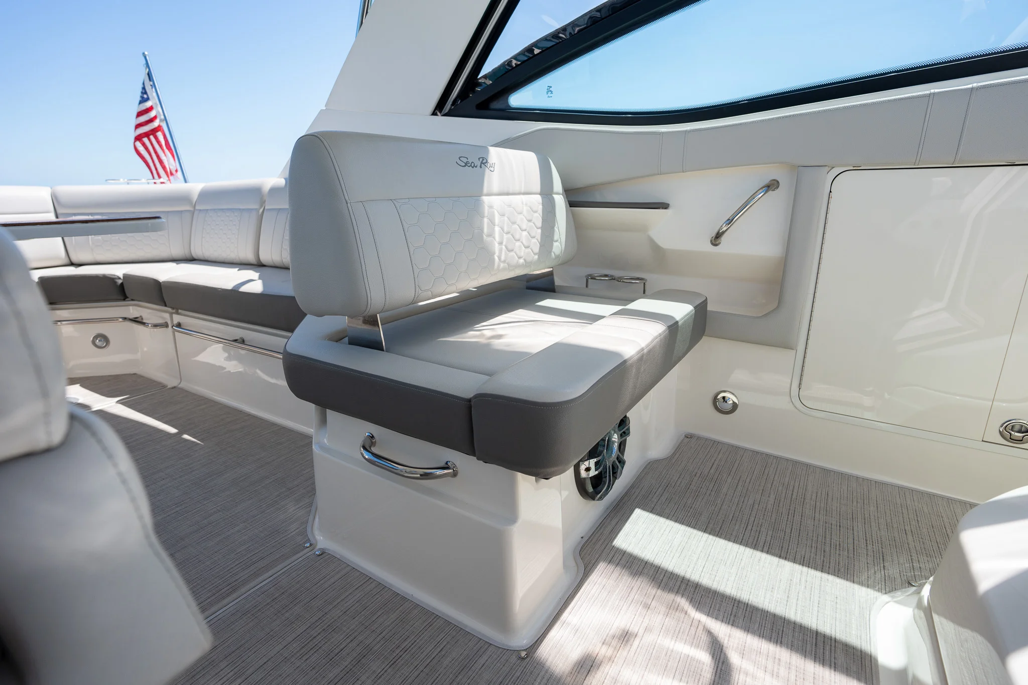 2020 Sea Ray 320 DA OB Image Thumbnail #23