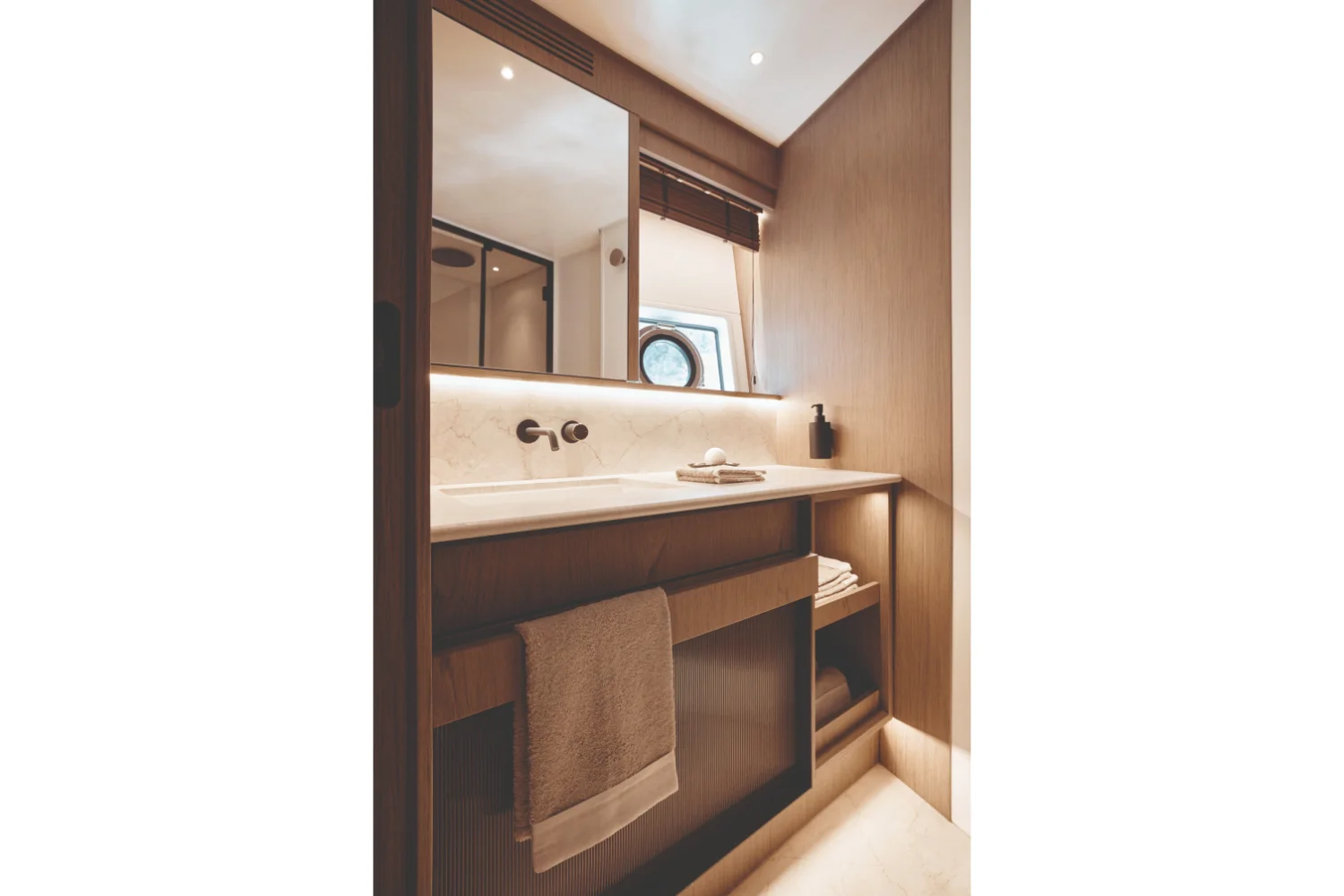 2027 Azimut Fly 82 Image Thumbnail #42