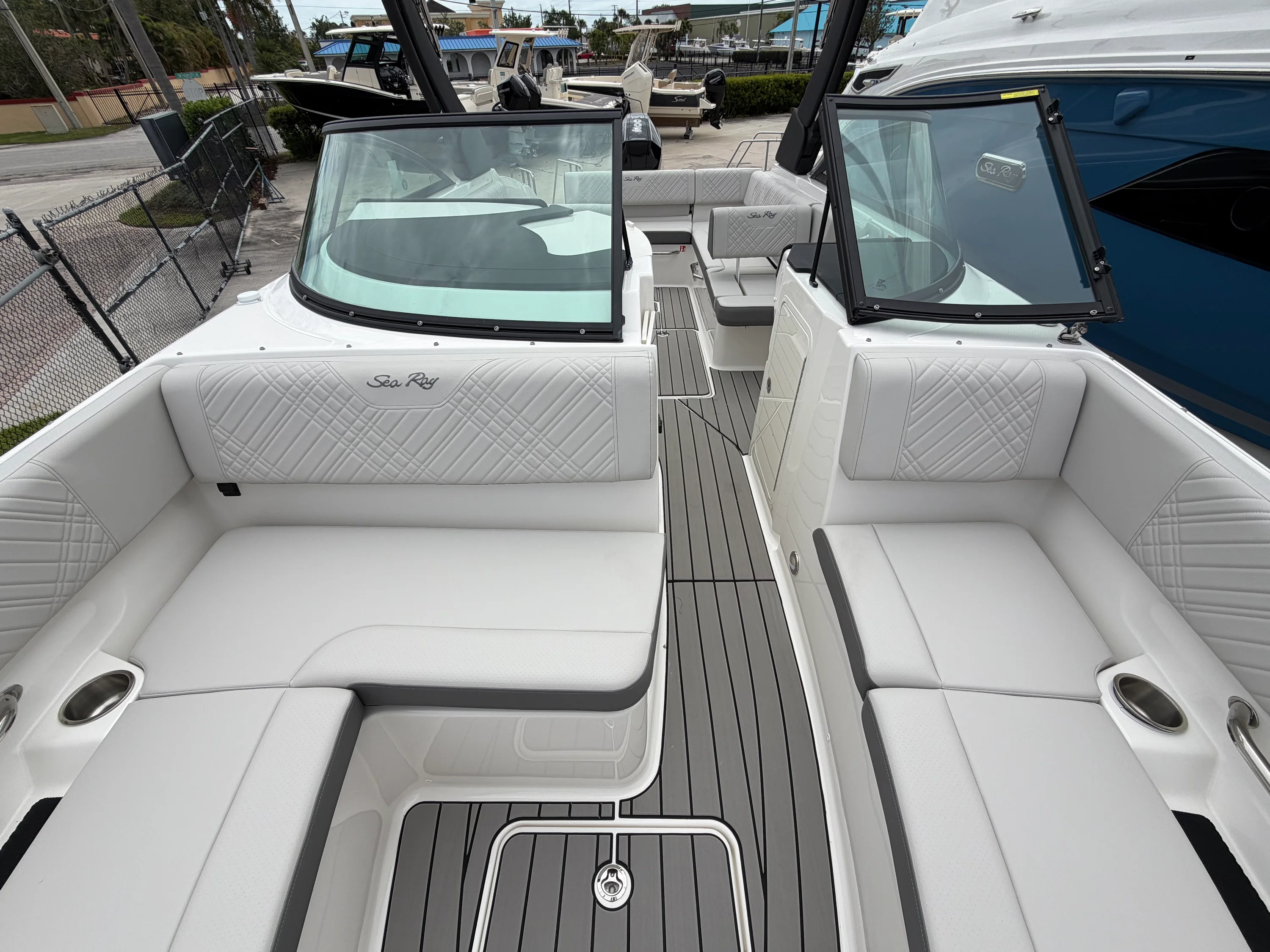 2026 Sea Ray SDX 270 Outboard Image Thumbnail #22