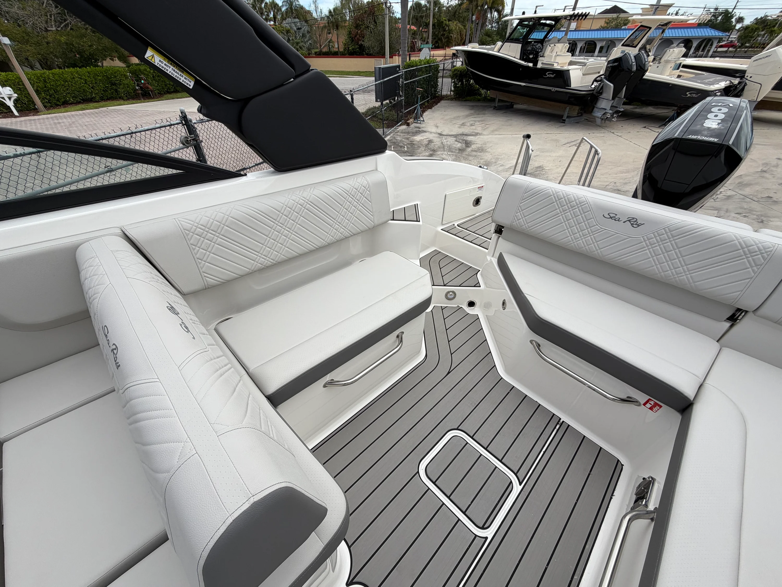 2026 Sea Ray SDX 270 Outboard Image Thumbnail #5