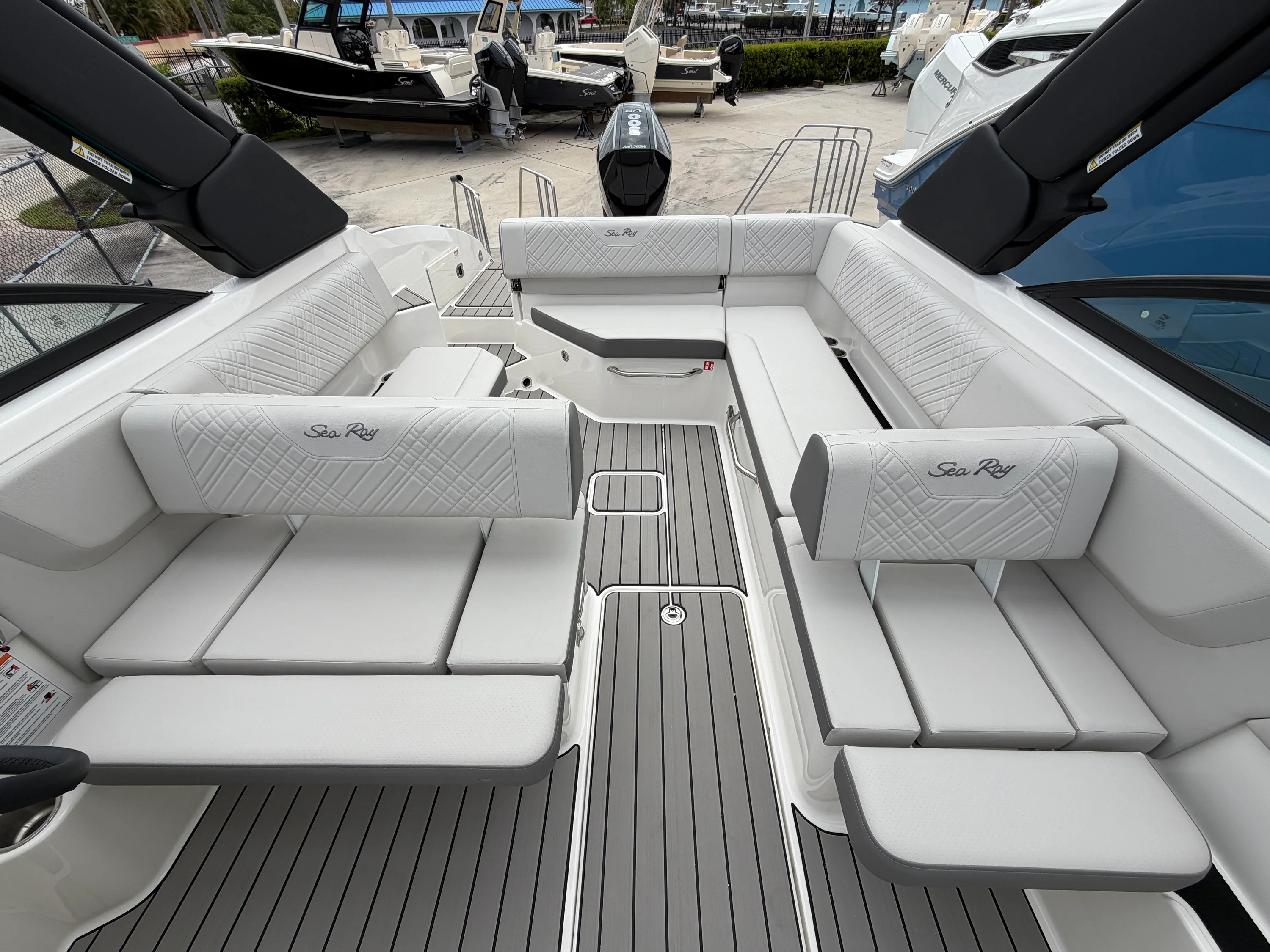 2026 Sea Ray SDX 270 Outboard Image Thumbnail #4