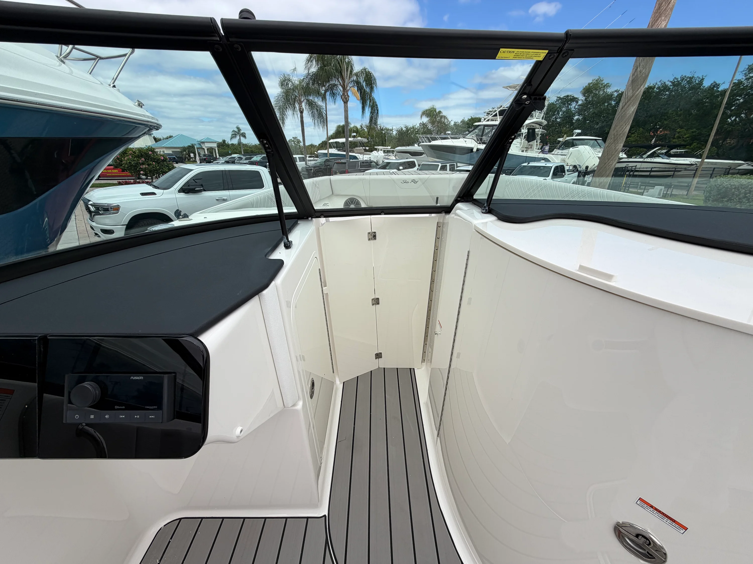 2026 Sea Ray SDX 270 Outboard Image Thumbnail #18
