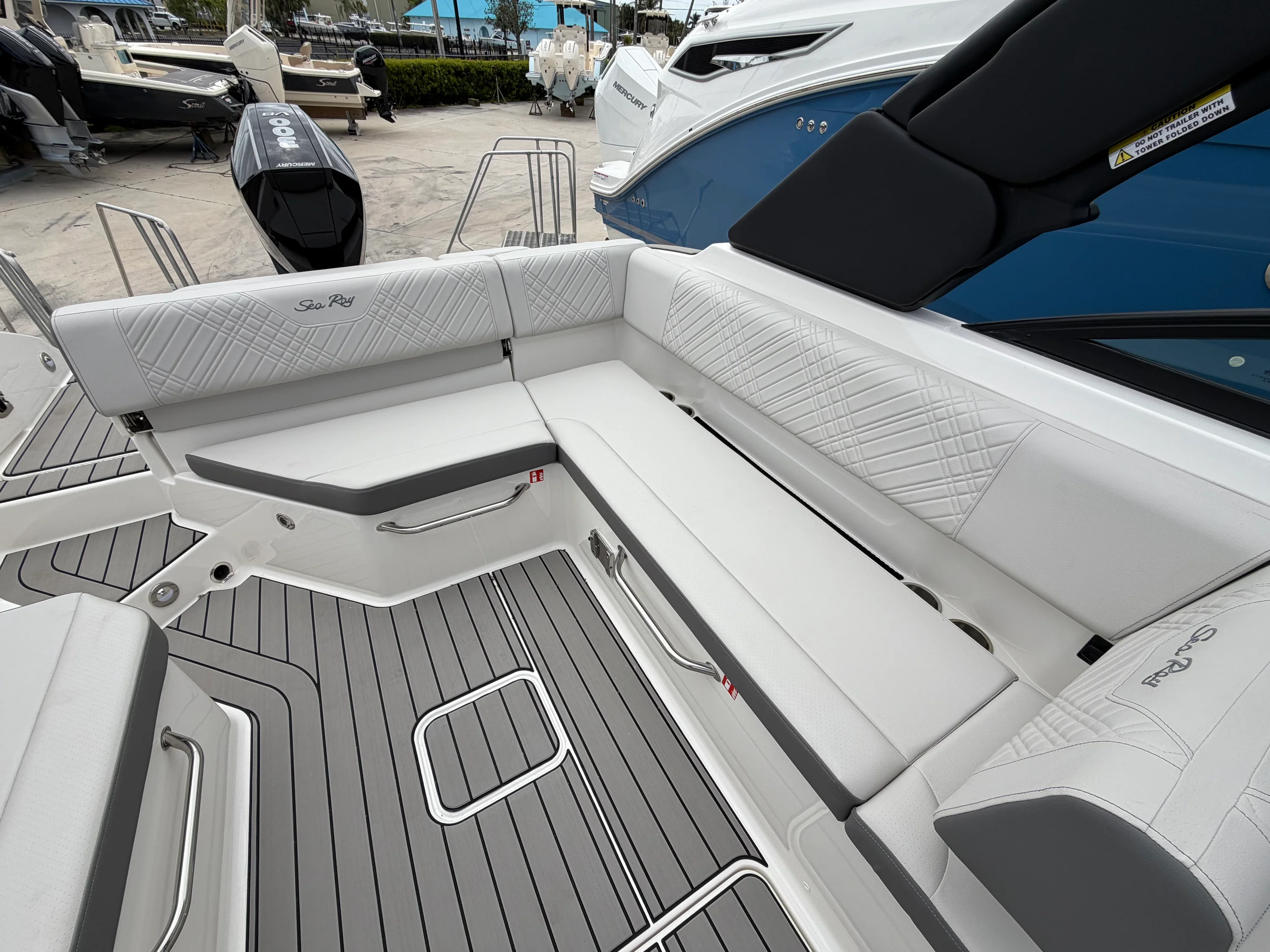 2026 Sea Ray SDX 270 Outboard Image Thumbnail #6