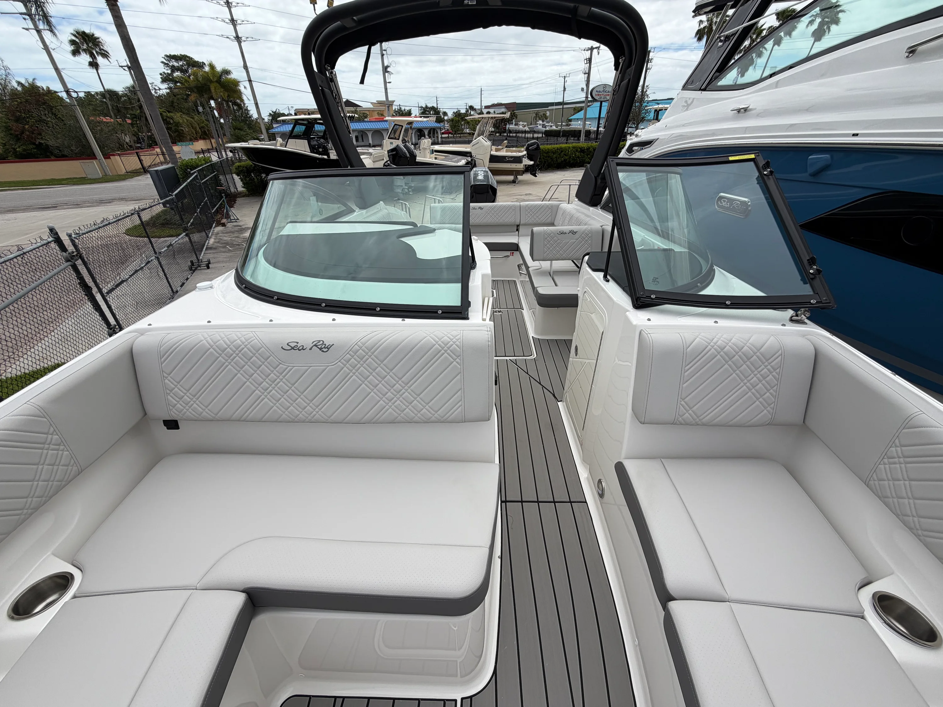 2026 Sea Ray SDX 270 Outboard Image Thumbnail #23
