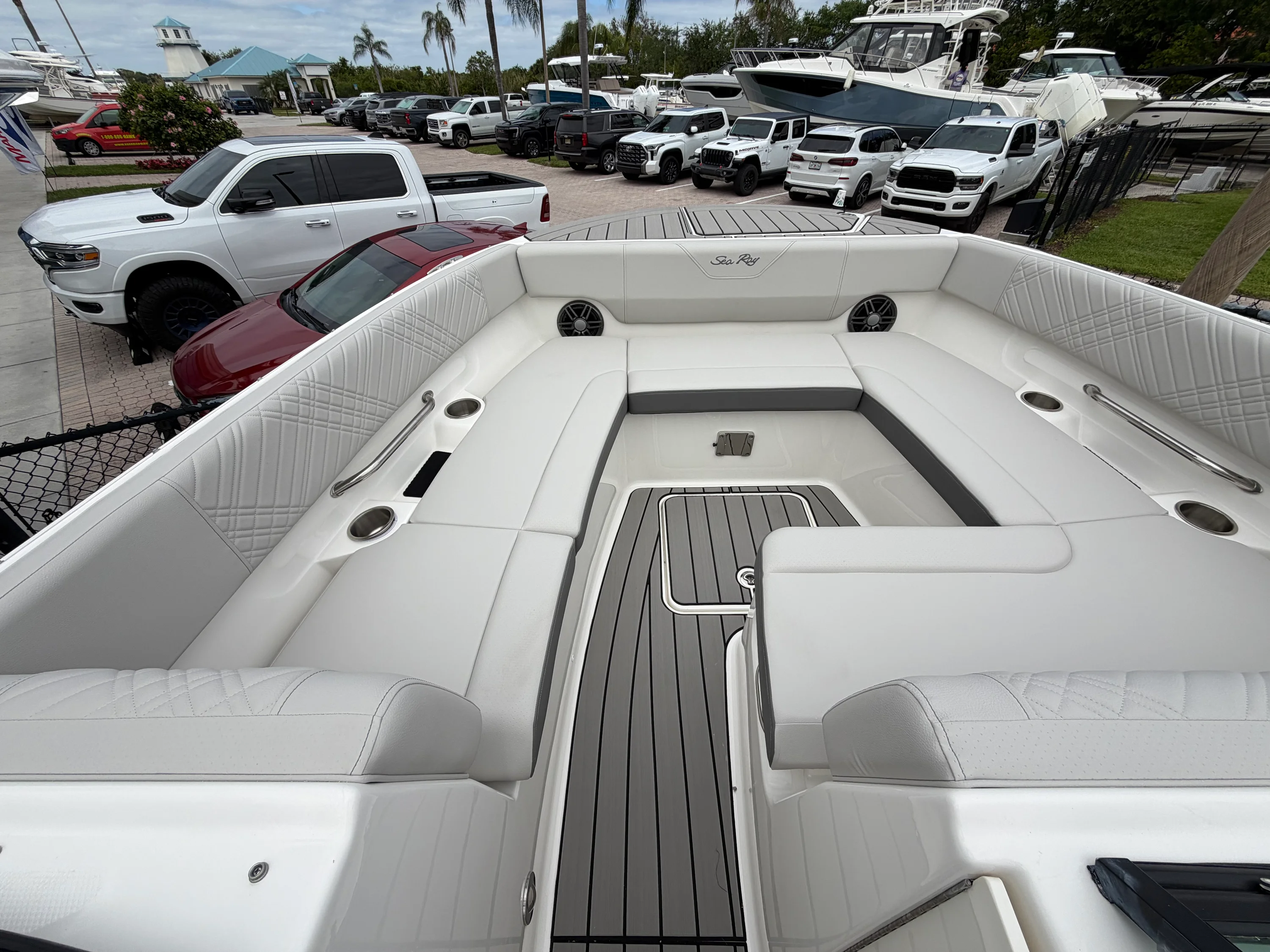2026 Sea Ray SDX 270 Outboard Image Thumbnail #20