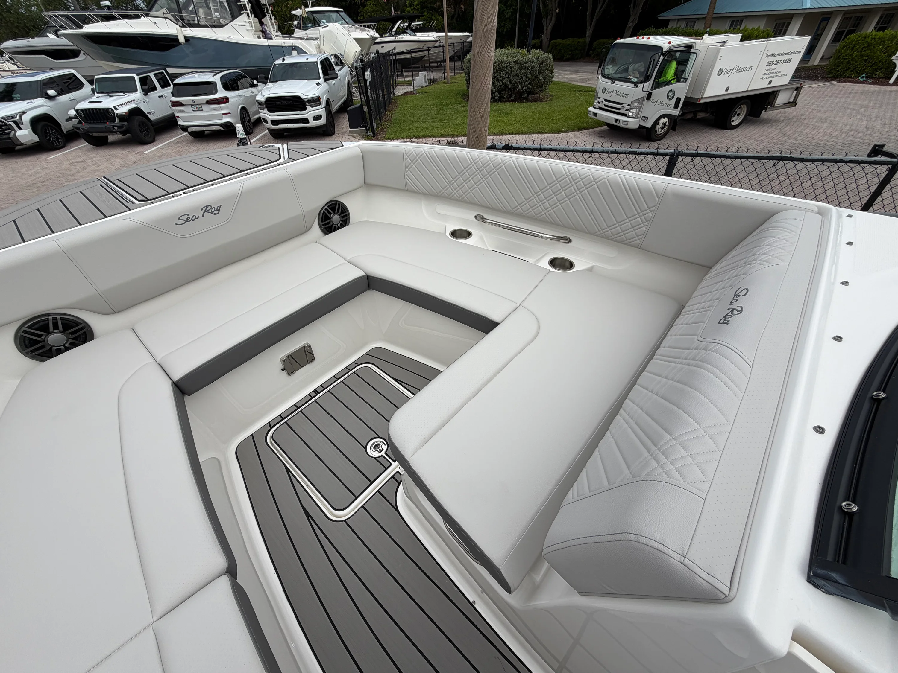 2026 Sea Ray SDX 270 Outboard Image Thumbnail #21
