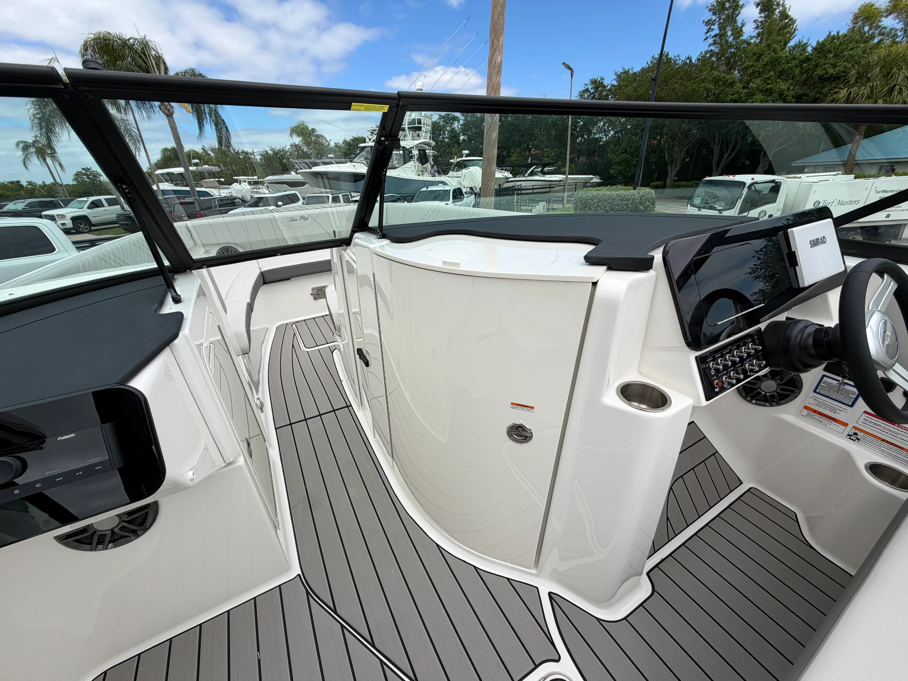 2026 Sea Ray SDX 270 Outboard Image Thumbnail #8