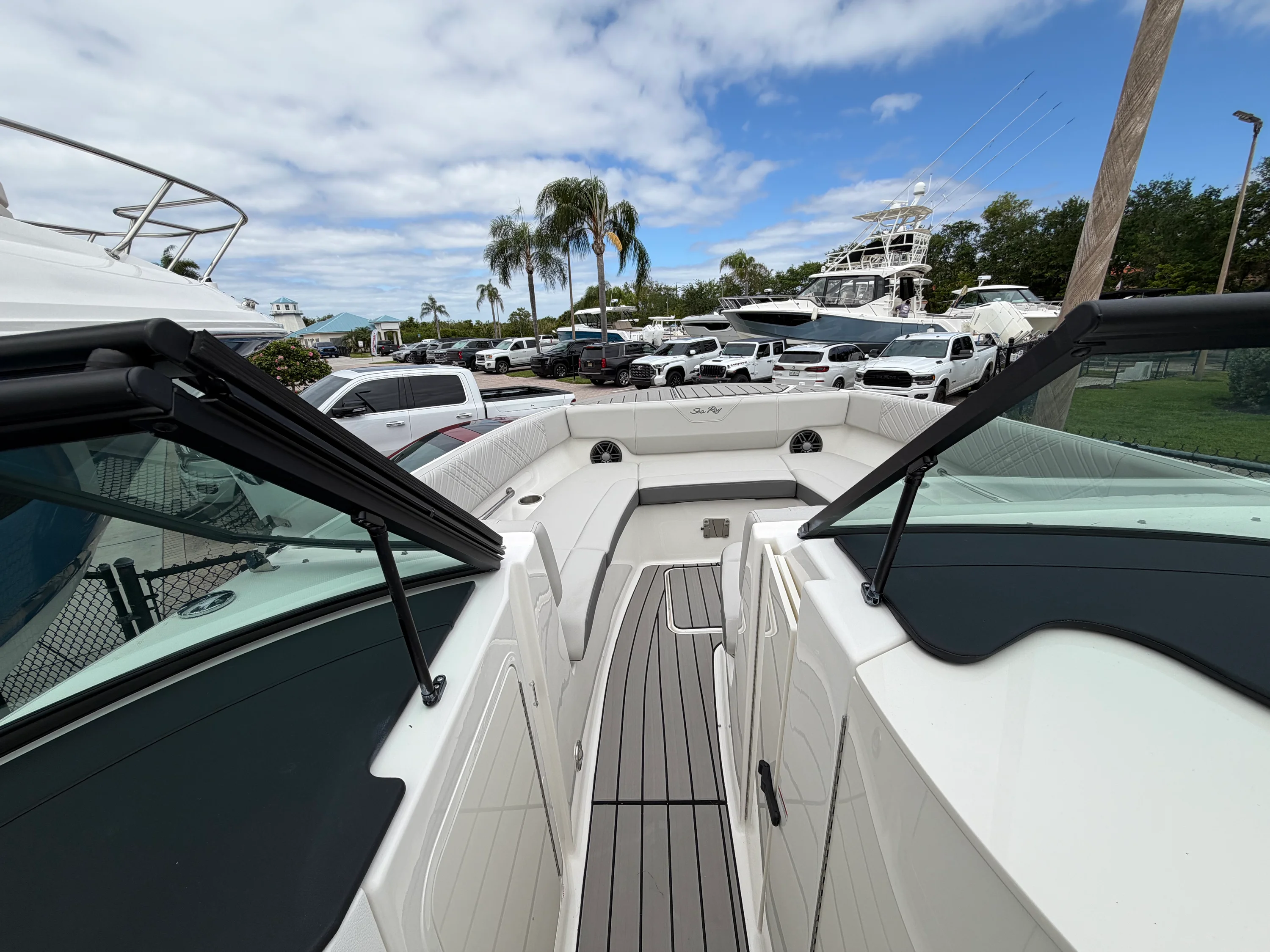 2026 Sea Ray SDX 270 Outboard Image Thumbnail #19