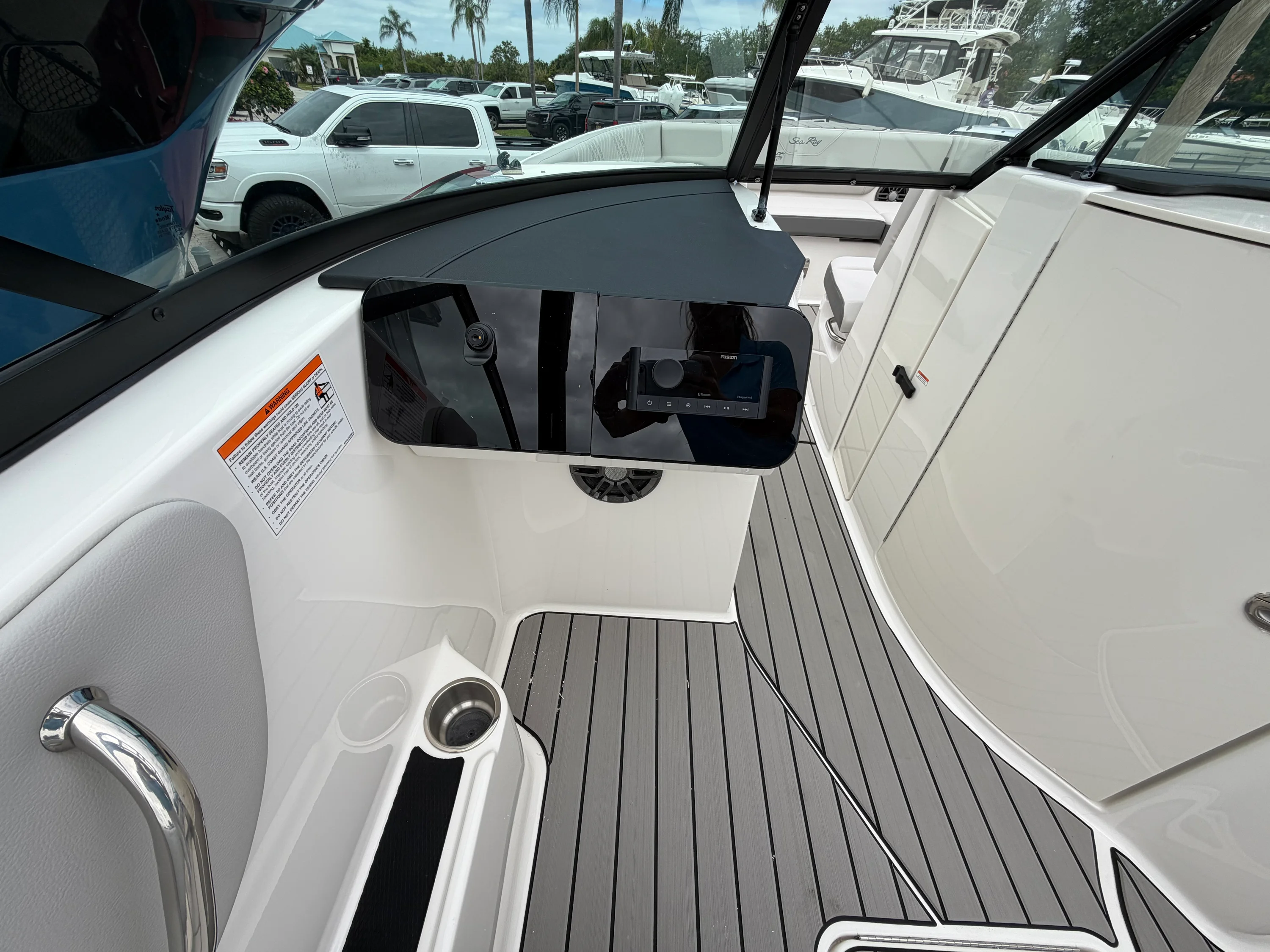 2026 Sea Ray SDX 270 Outboard Image Thumbnail #7