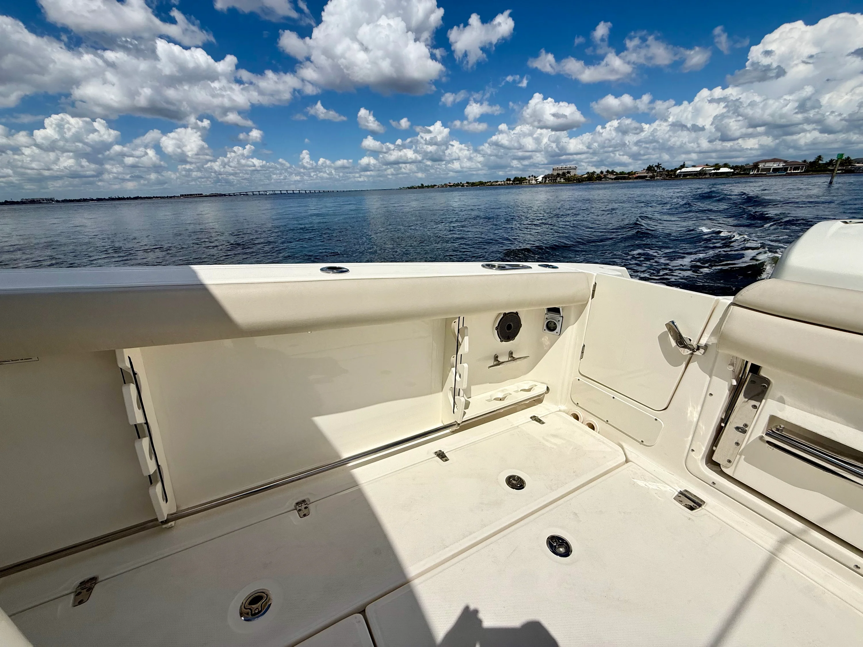 2022 Boston Whaler 350 OUTRAGE Image Thumbnail #11