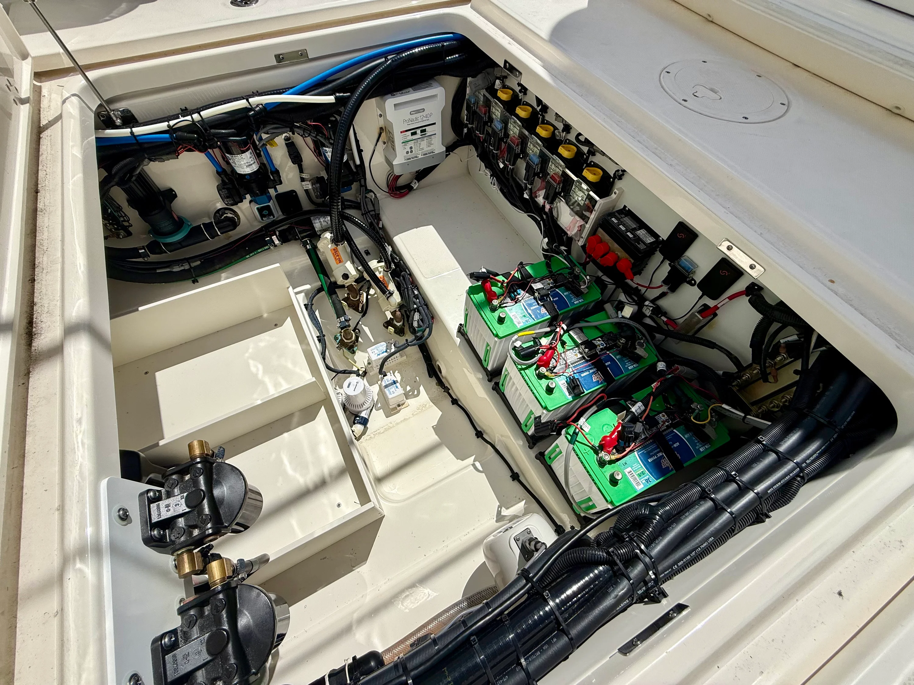 2022 Boston Whaler 350 OUTRAGE Image Thumbnail #15