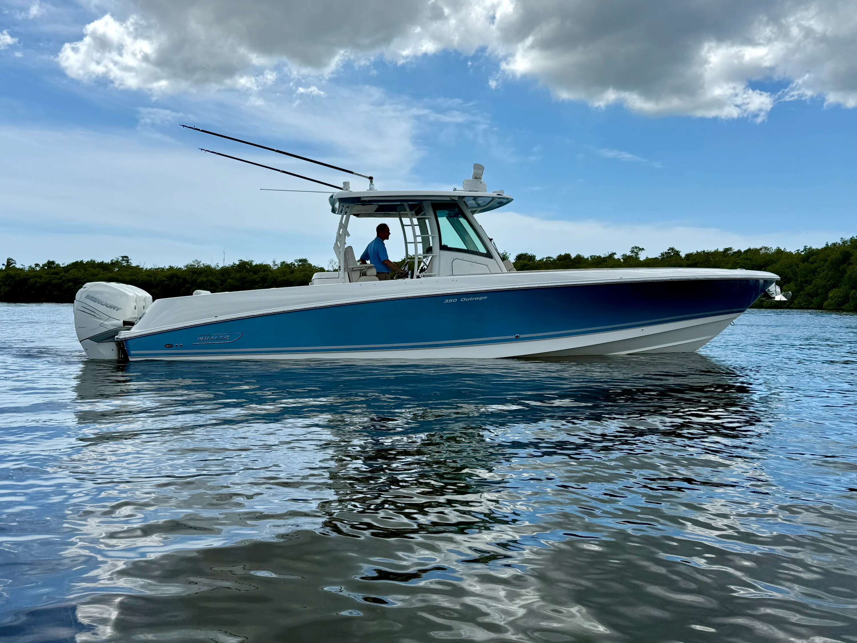 2022 Boston Whaler 350 OUTRAGE Image Thumbnail #0