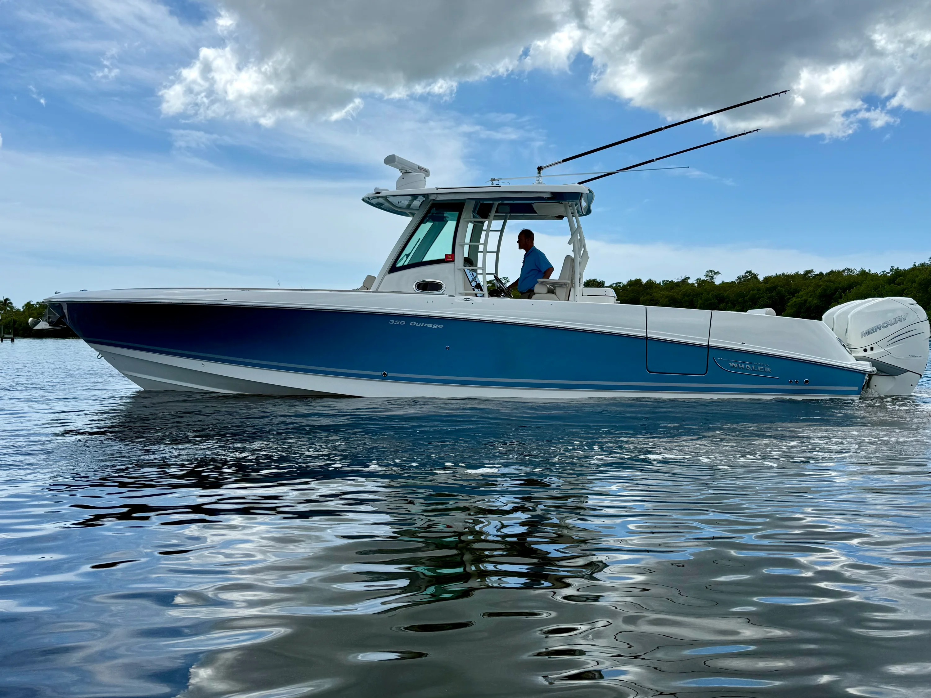 2022 Boston Whaler 350 OUTRAGE Image Thumbnail #6