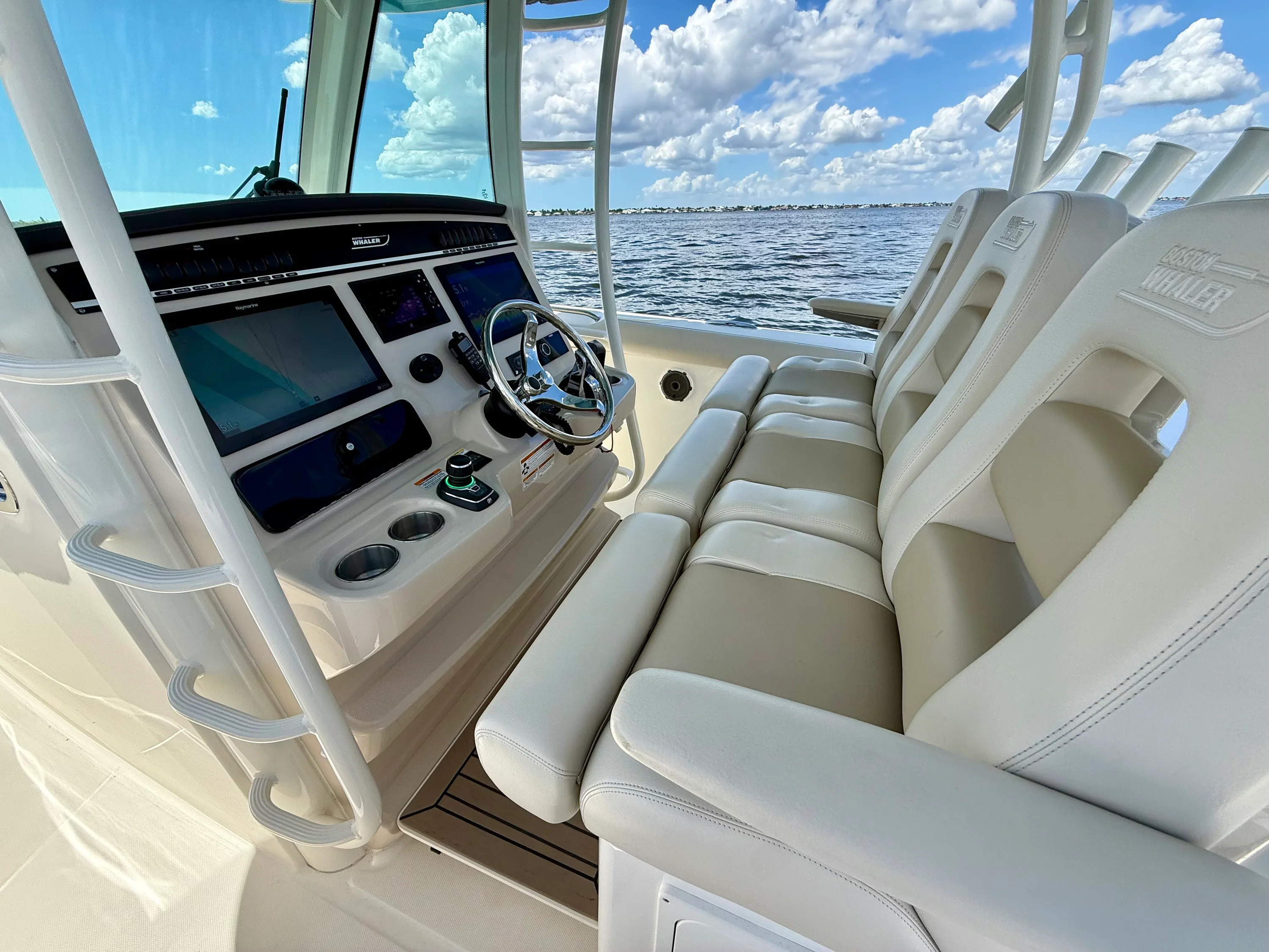 2022 Boston Whaler 350 OUTRAGE Image Thumbnail #28