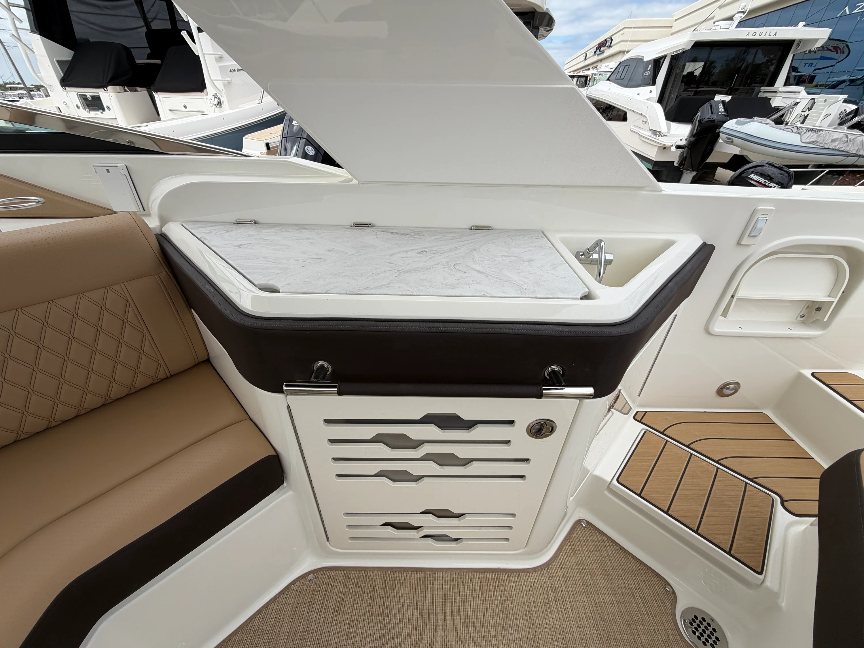 2026 Sea Ray SLX 310 Outboard Image Thumbnail #15