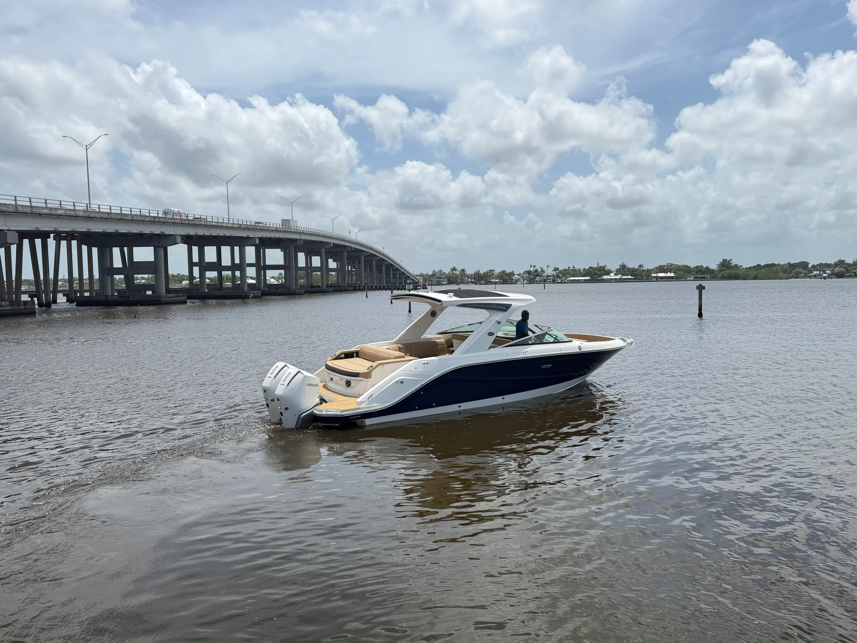 2026 Sea Ray SLX 310 Outboard Image Thumbnail #5
