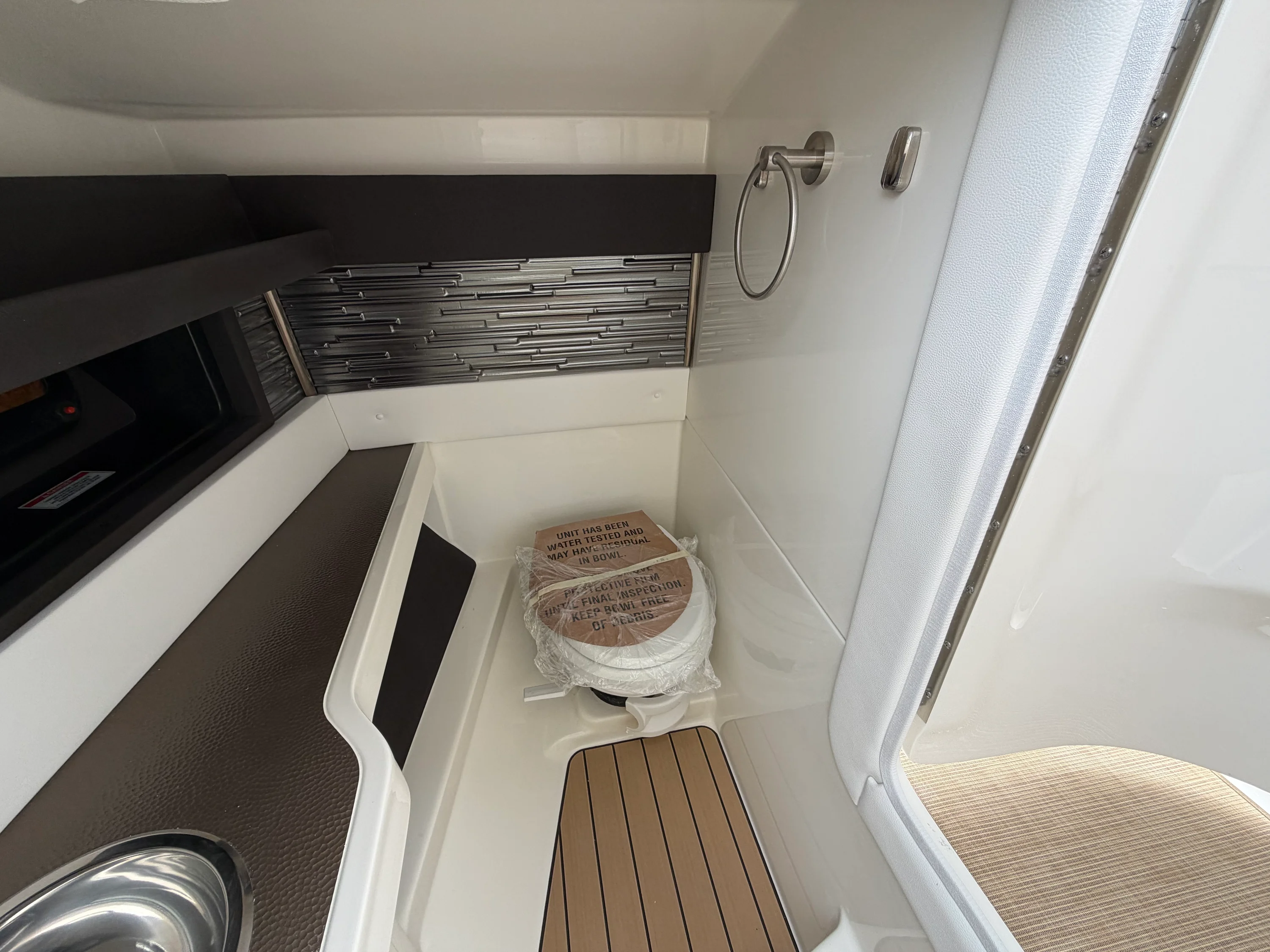2026 Sea Ray SLX 310 Outboard Image Thumbnail #30