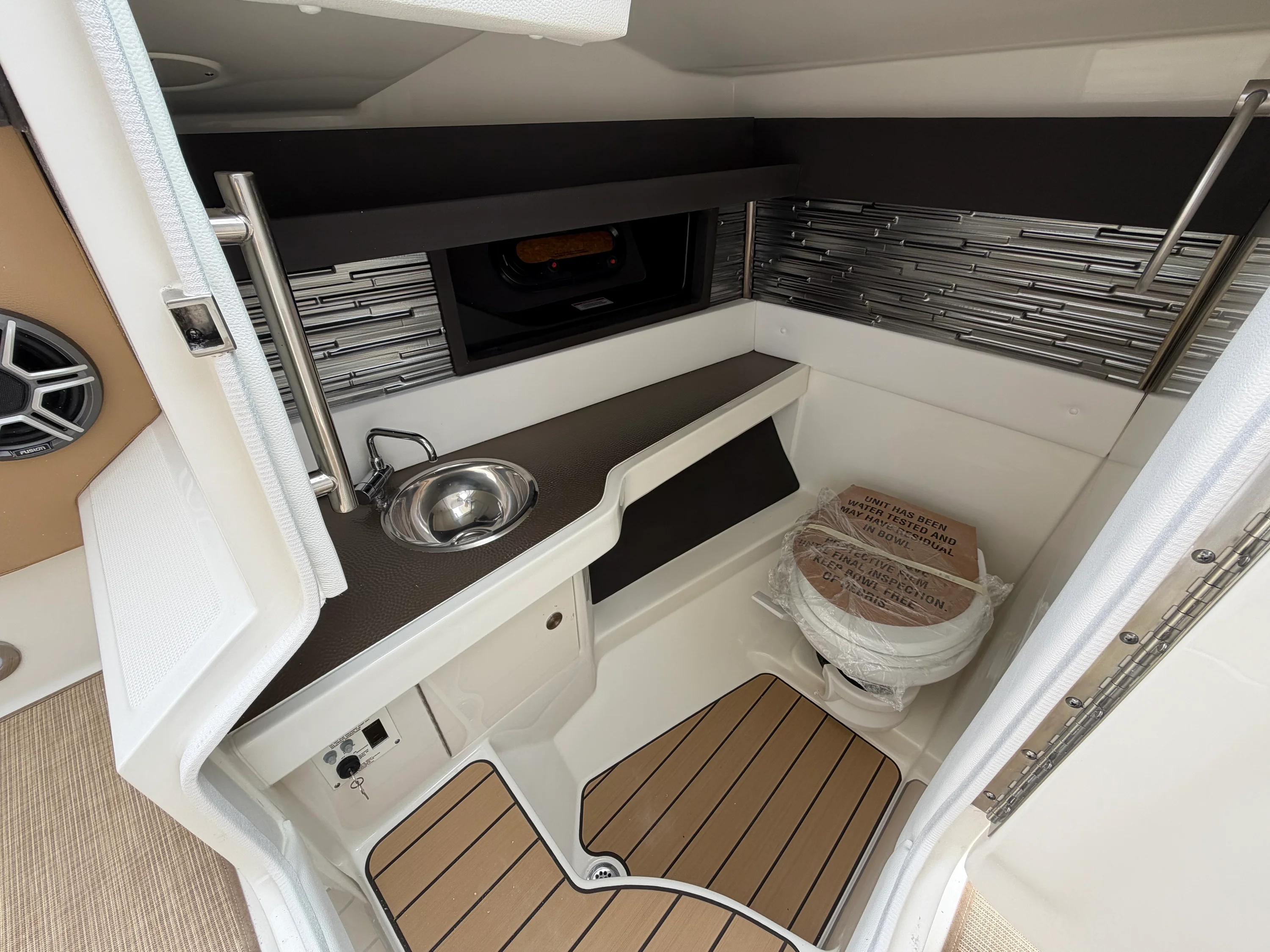 2026 Sea Ray SLX 310 Outboard Image Thumbnail #28