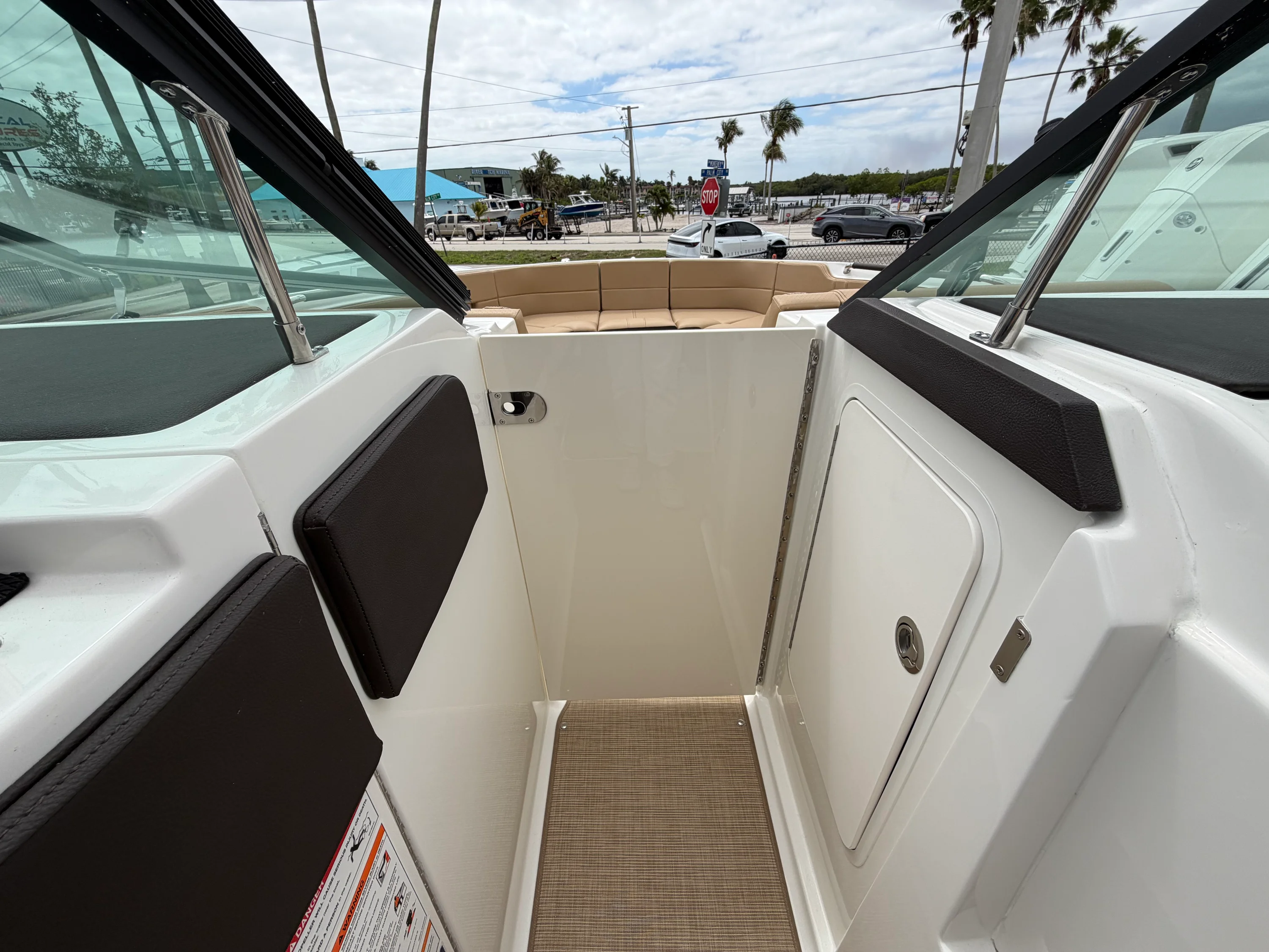 2026 Sea Ray SLX 310 Outboard Image Thumbnail #38