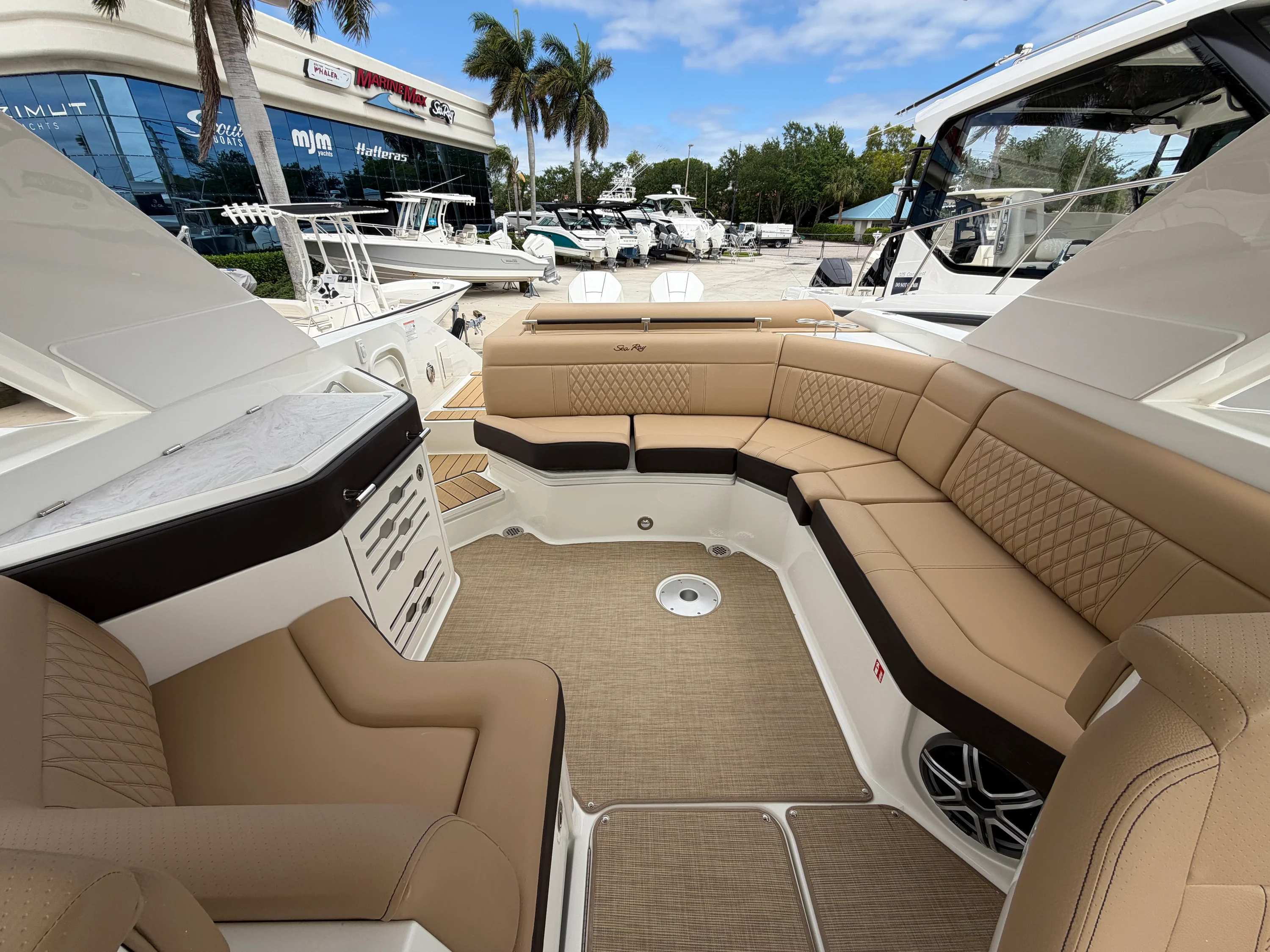 2026 Sea Ray SLX 310 Outboard Image Thumbnail #13