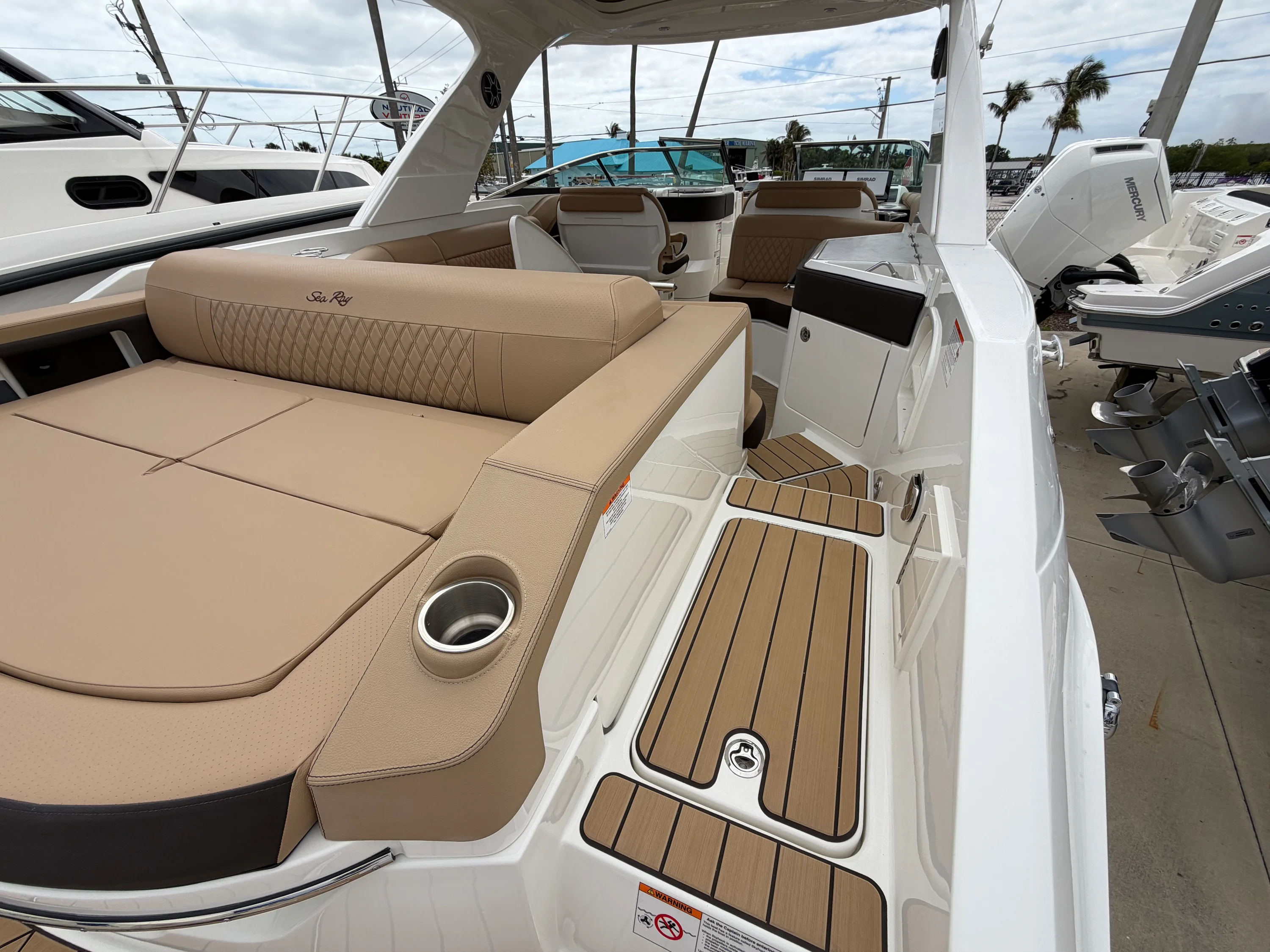 2026 Sea Ray SLX 310 Outboard Image Thumbnail #8
