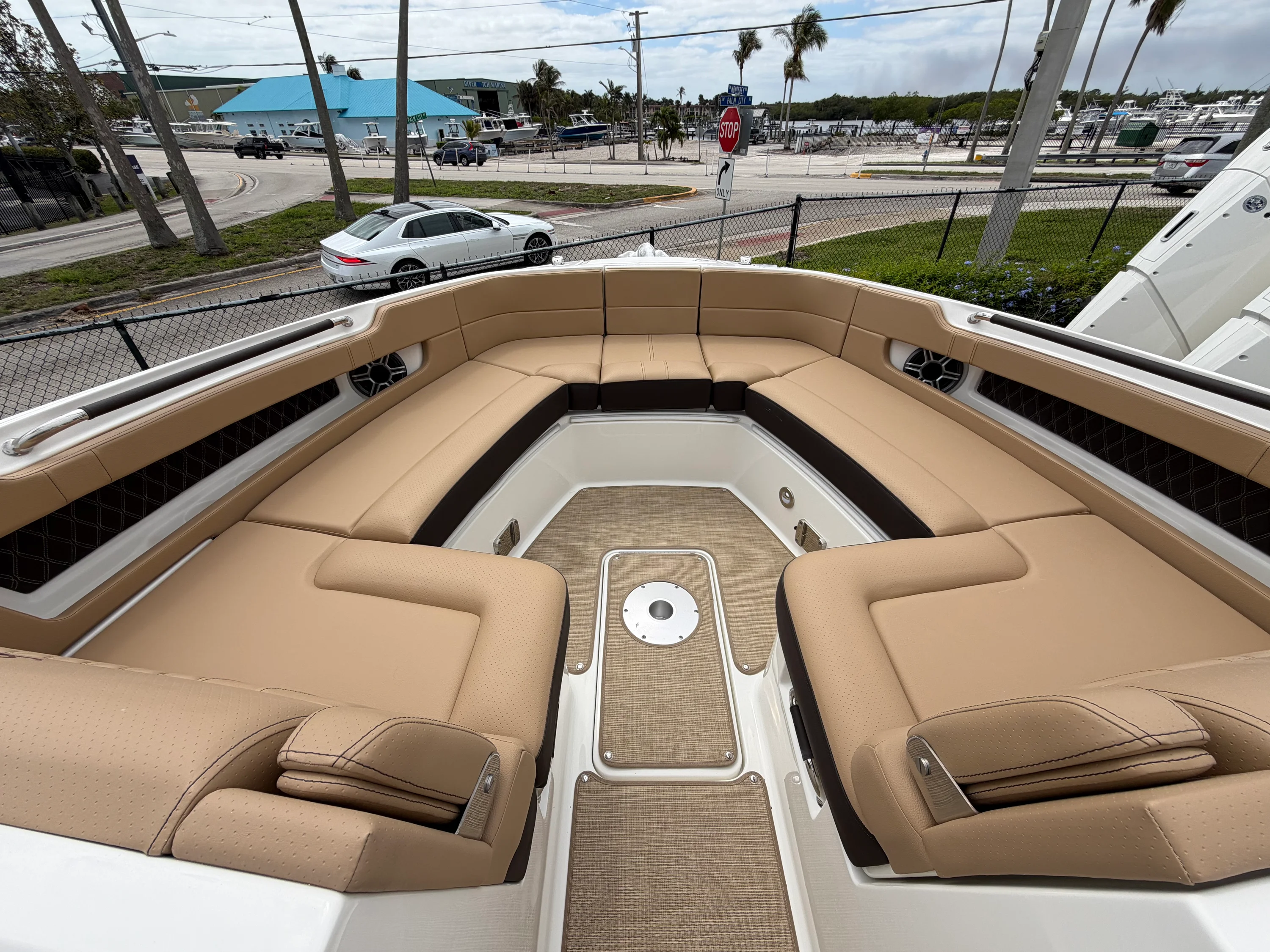 2026 Sea Ray SLX 310 Outboard Image Thumbnail #41