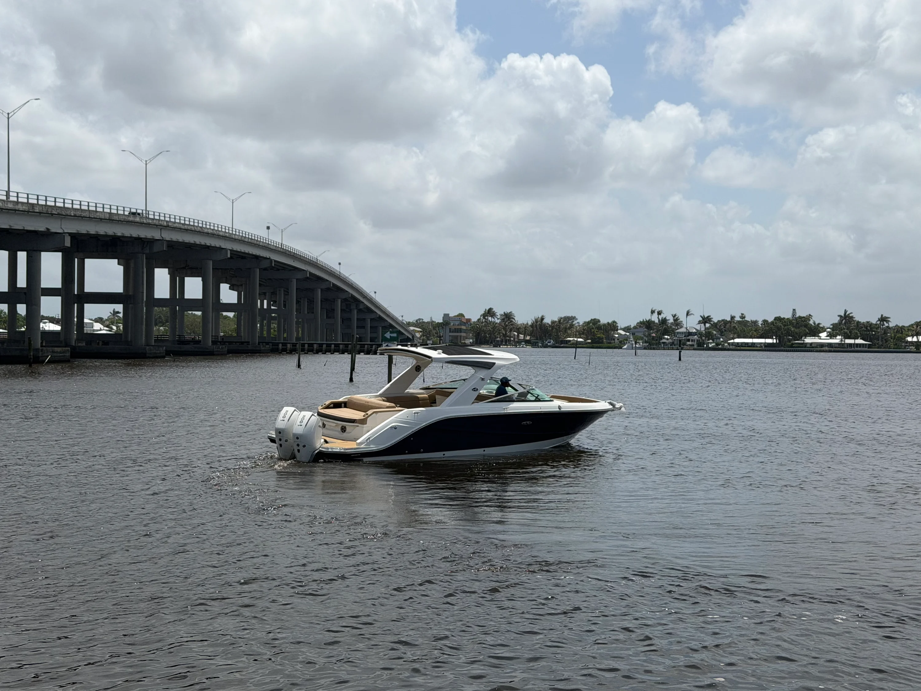 2026 Sea Ray SLX 310 Outboard Image Thumbnail #4