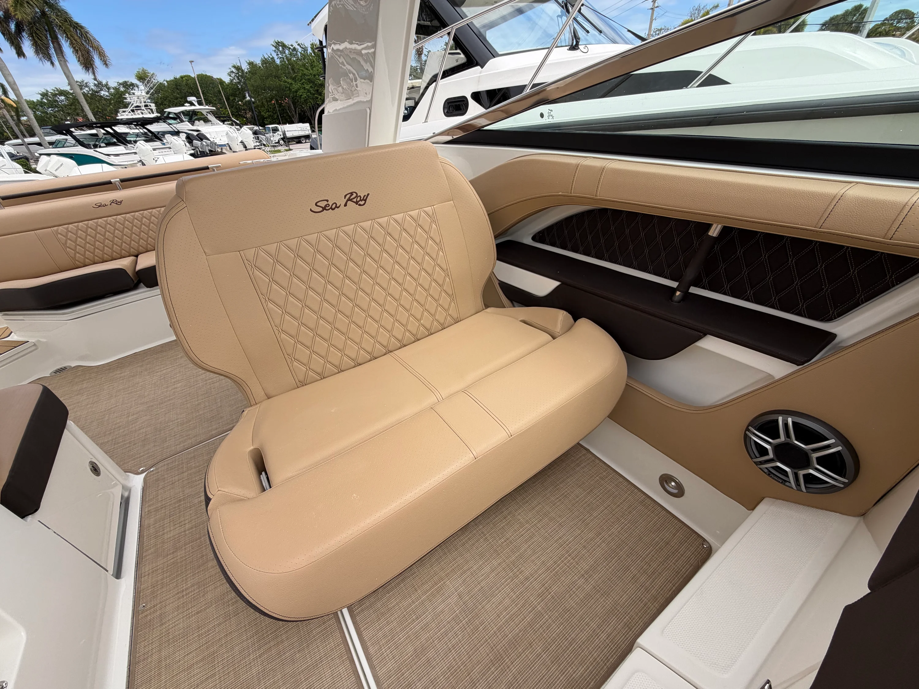 2026 Sea Ray SLX 310 Outboard Image Thumbnail #33
