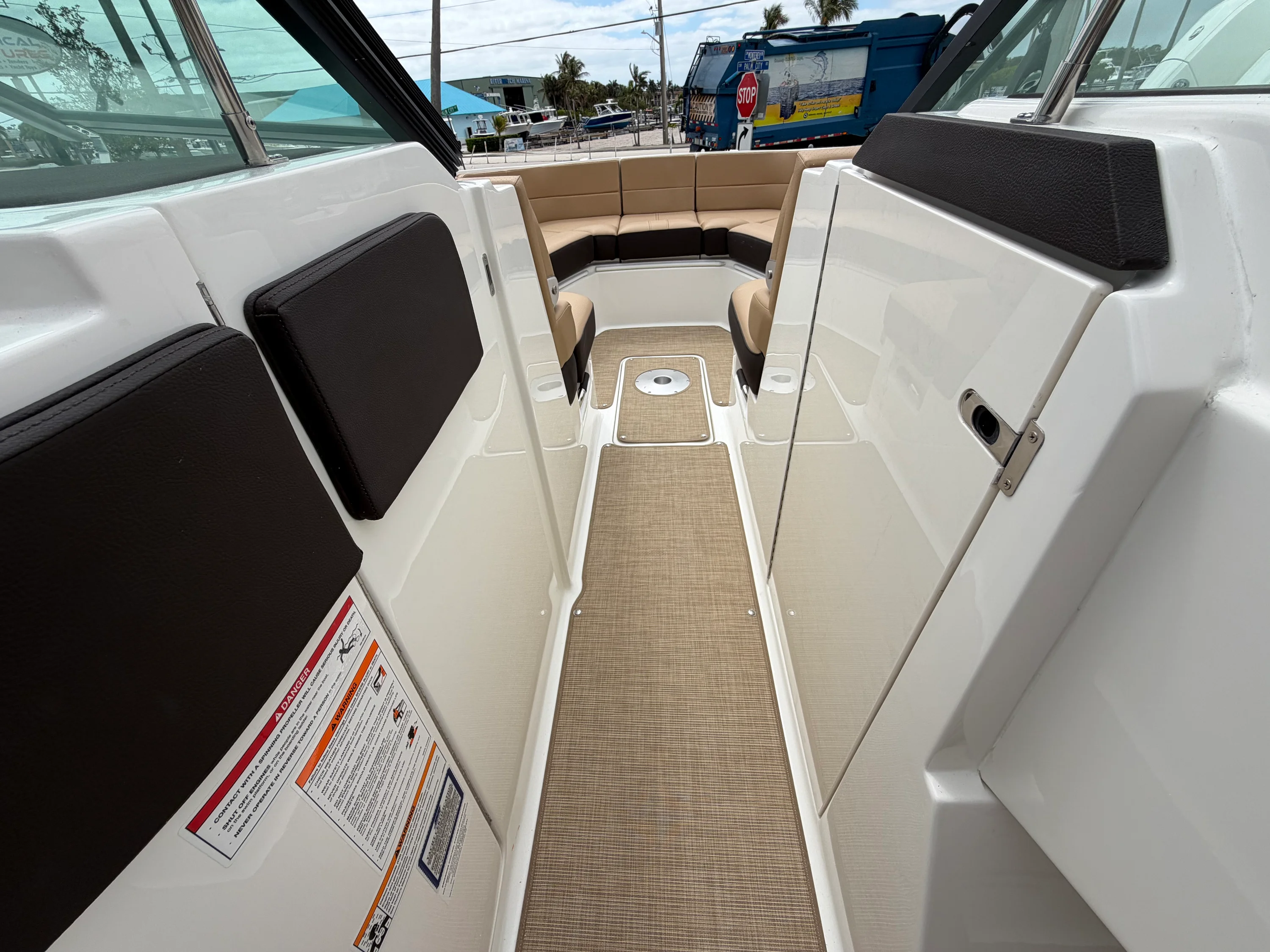2026 Sea Ray SLX 310 Outboard Image Thumbnail #37