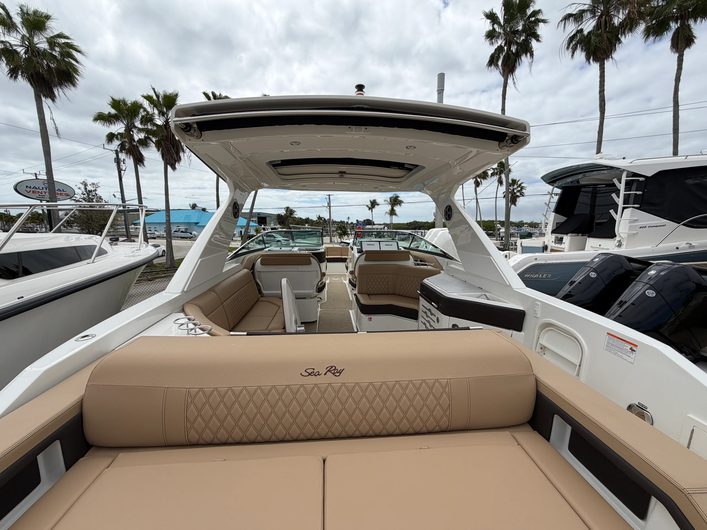 2026 Sea Ray SLX 310 Outboard Image Thumbnail #7