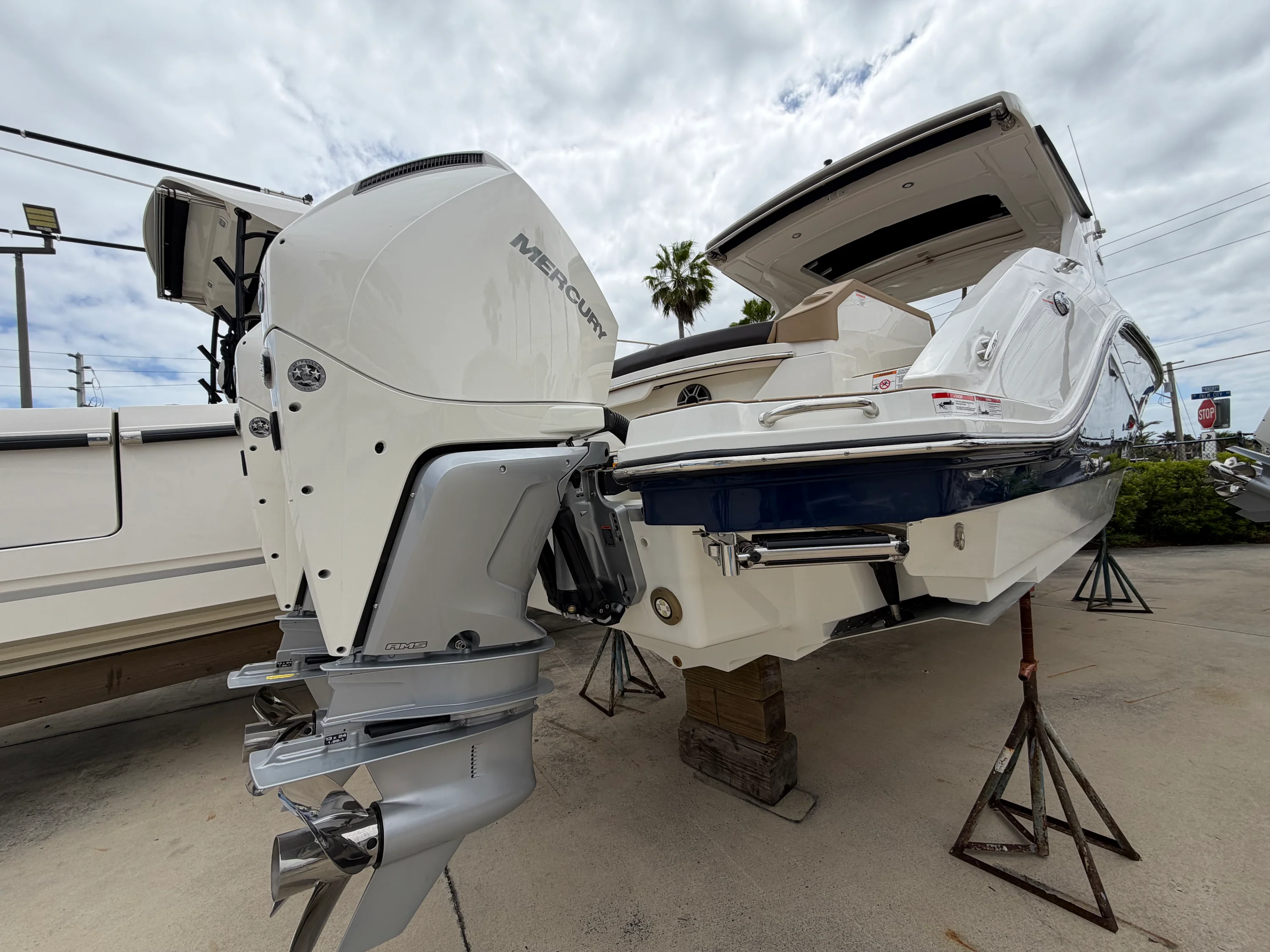 2026 Sea Ray SLX 310 Outboard Image Thumbnail #2