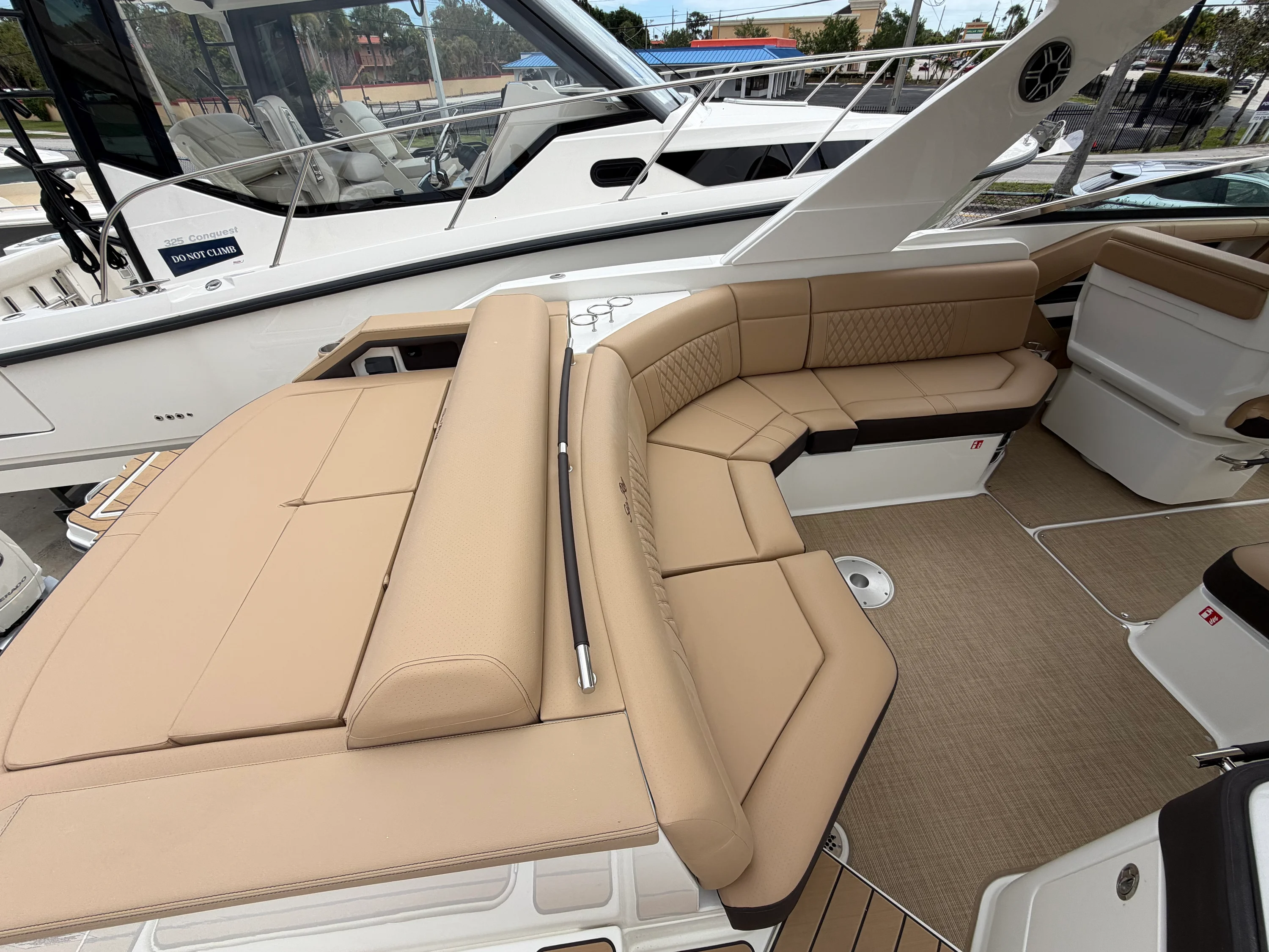 2026 Sea Ray SLX 310 Outboard Image Thumbnail #10
