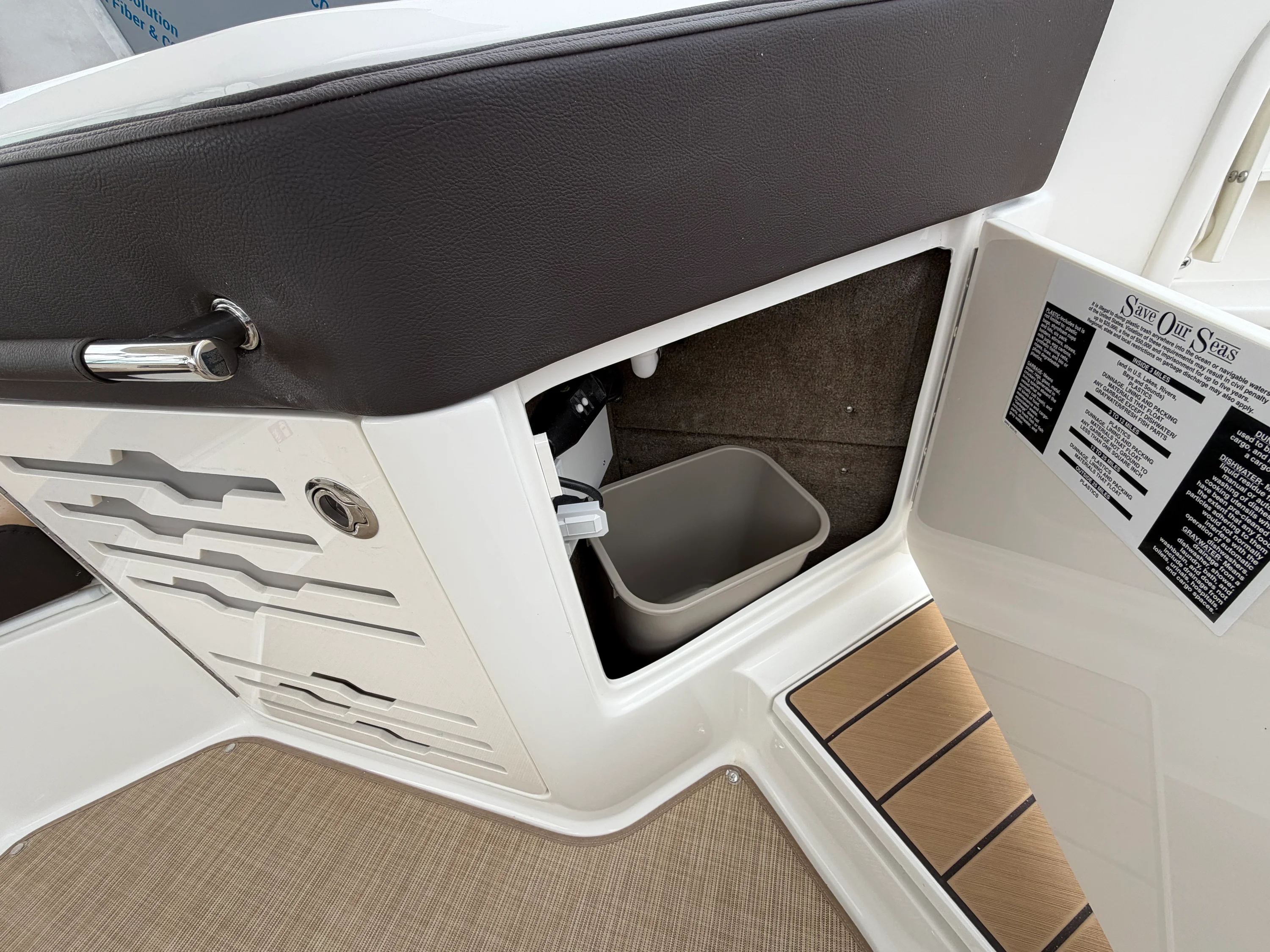 2026 Sea Ray SLX 310 Outboard Image Thumbnail #18