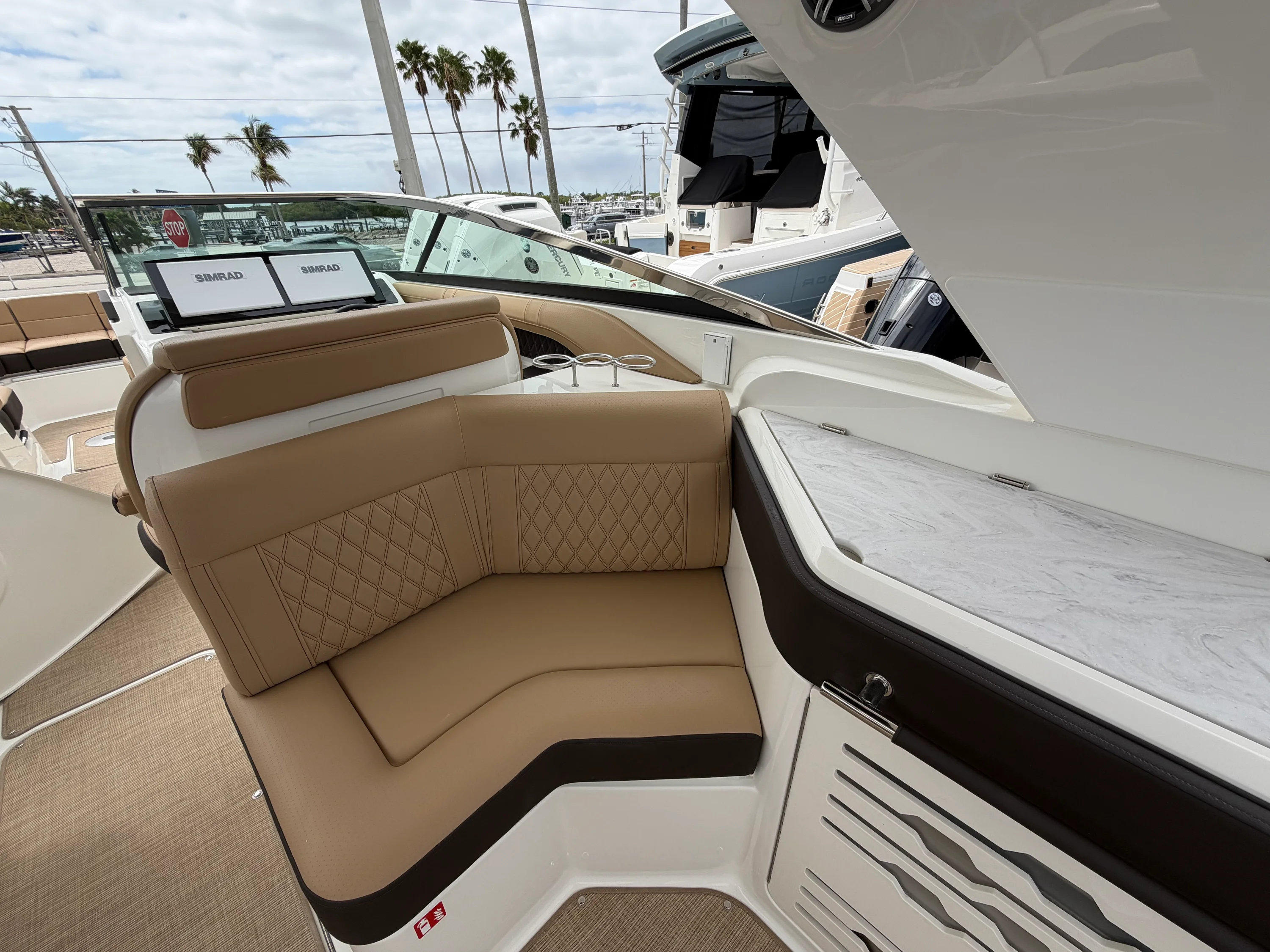 2026 Sea Ray SLX 310 Outboard Image Thumbnail #19
