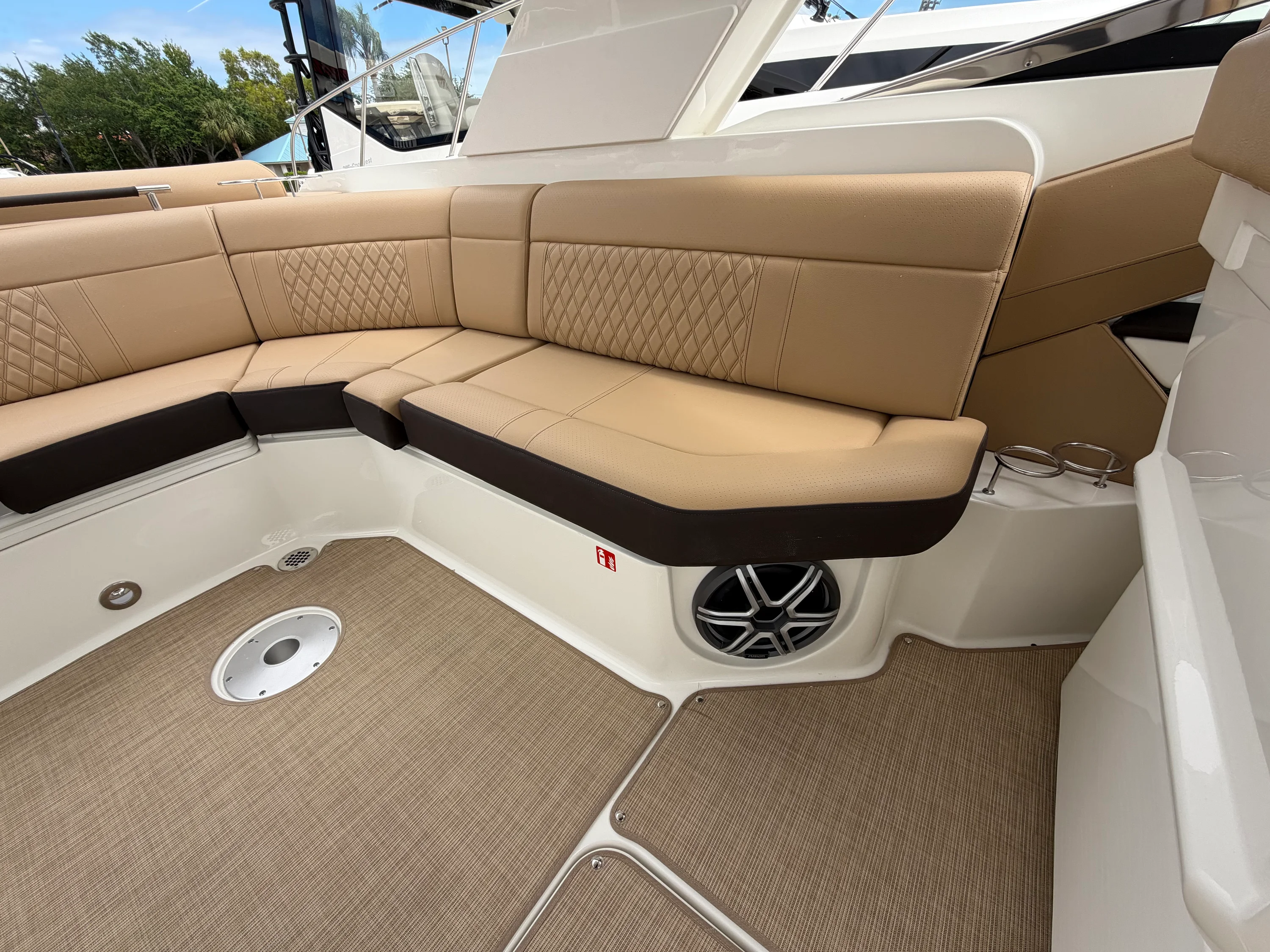 2026 Sea Ray SLX 310 Outboard Image Thumbnail #20