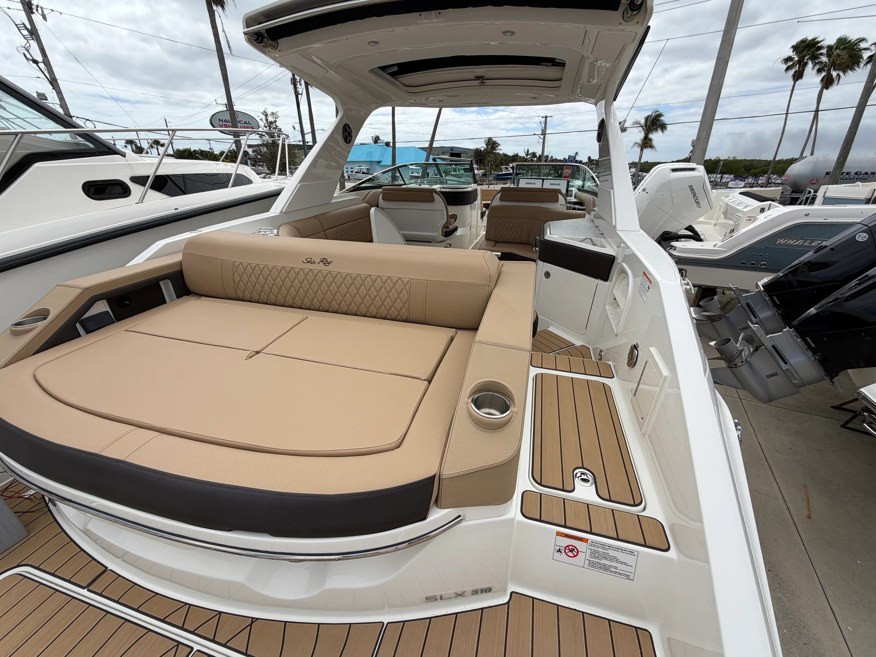2026 Sea Ray SLX 310 Outboard Image Thumbnail #6