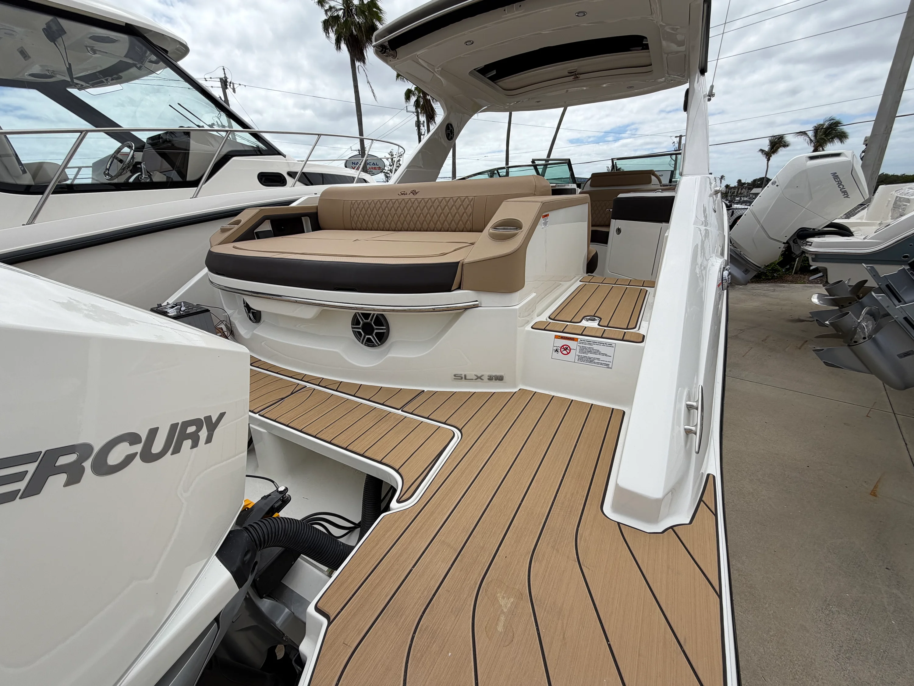 2026 Sea Ray SLX 310 Outboard Image Thumbnail #5