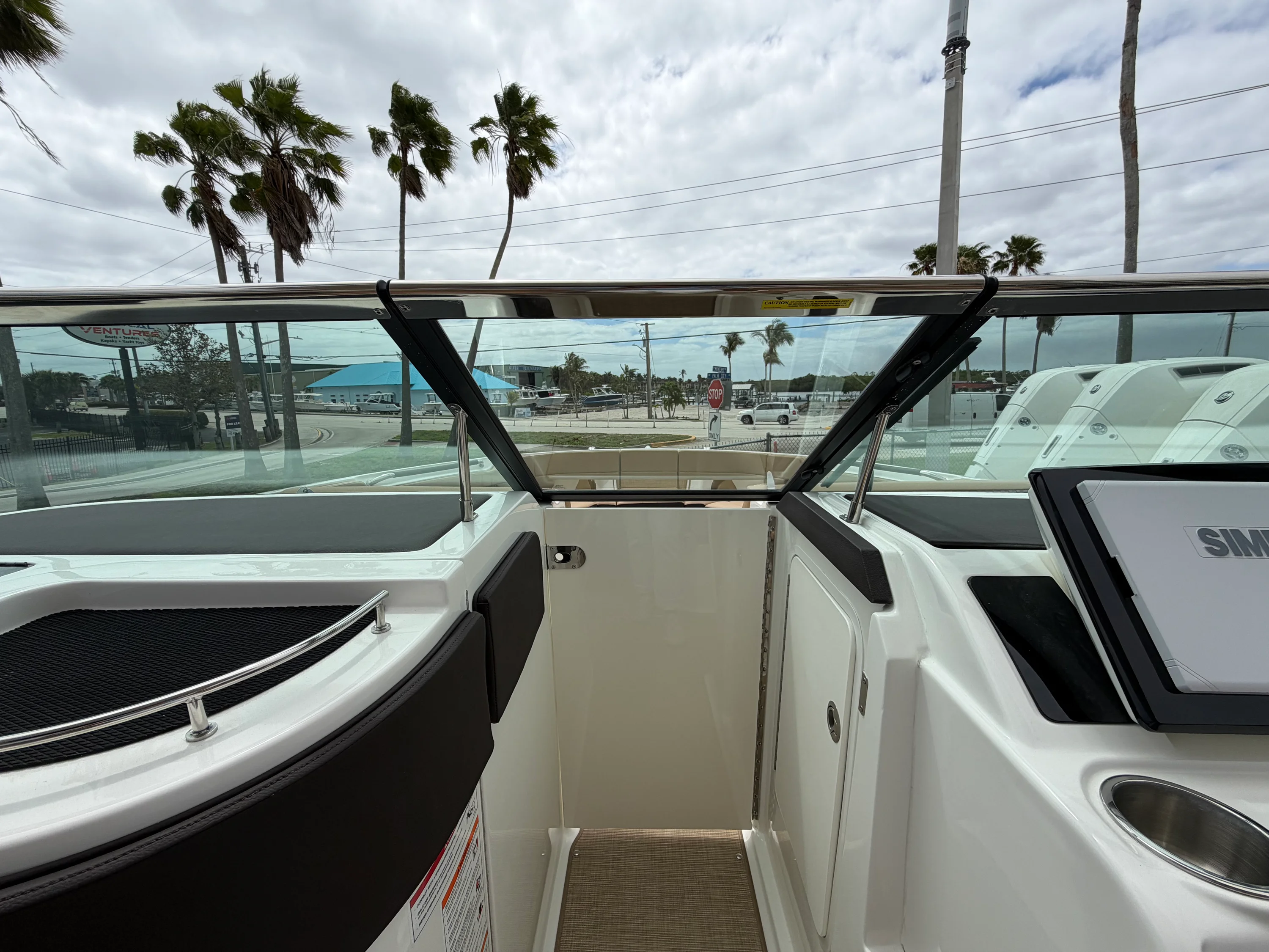 2026 Sea Ray SLX 310 Outboard Image Thumbnail #39
