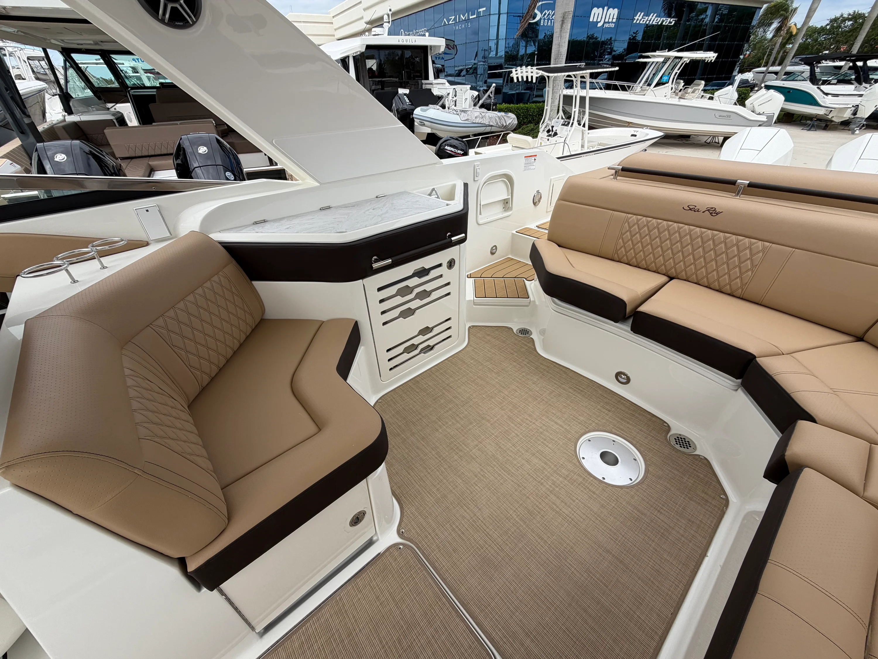 2026 Sea Ray SLX 310 Outboard Image Thumbnail #12