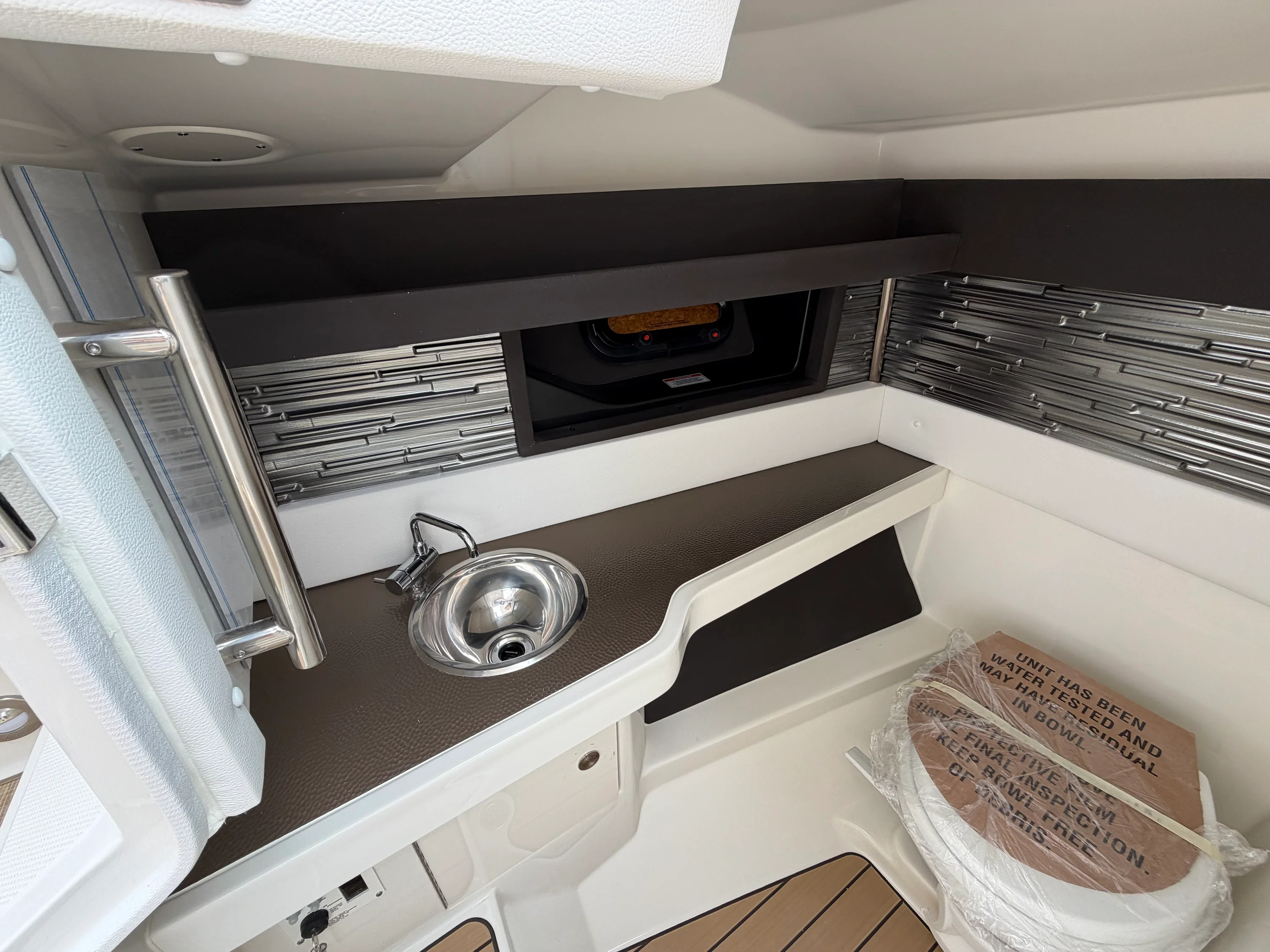 2026 Sea Ray SLX 310 Outboard Image Thumbnail #29