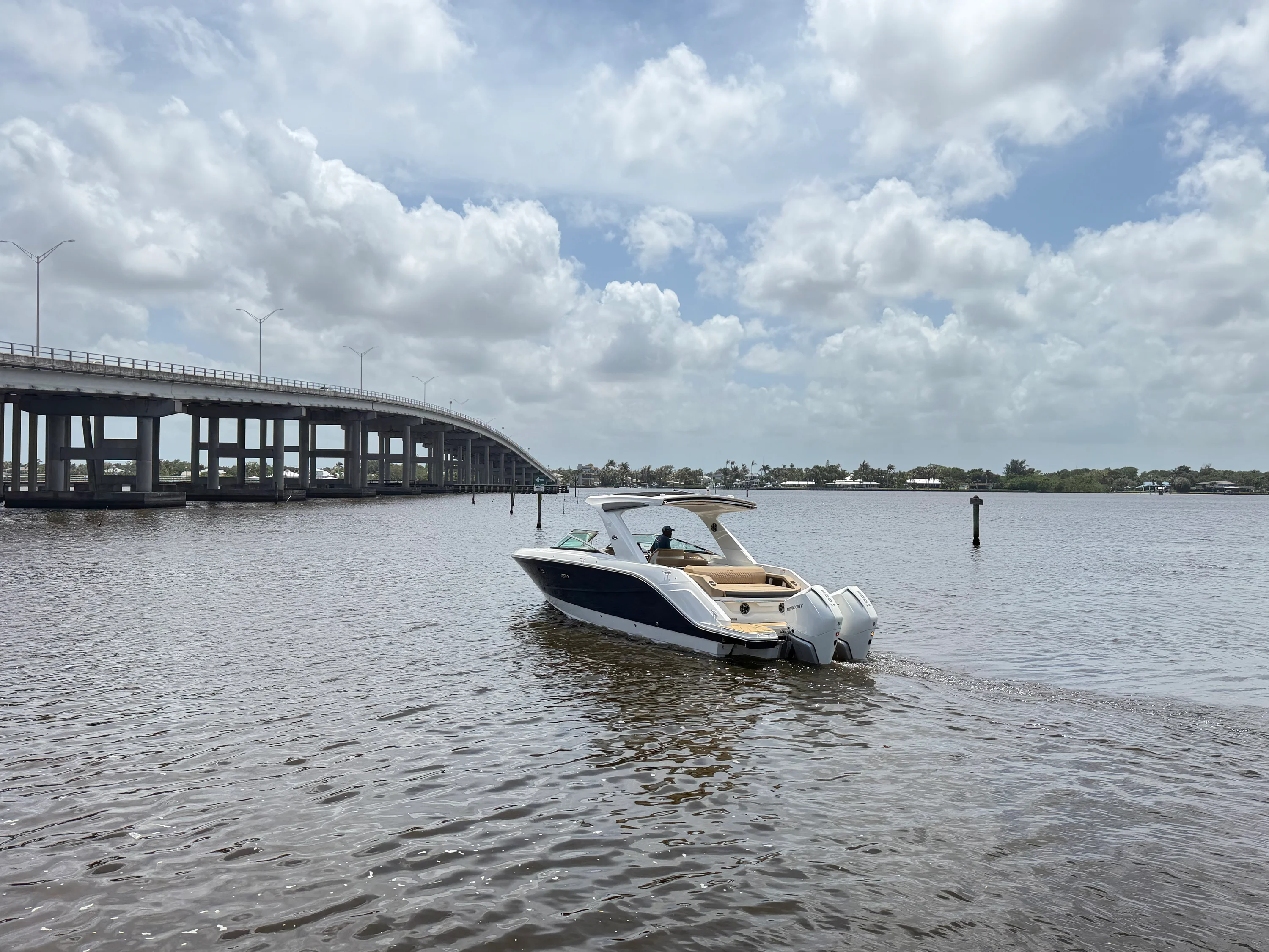 2026 Sea Ray SLX 310 Outboard Image Thumbnail #2