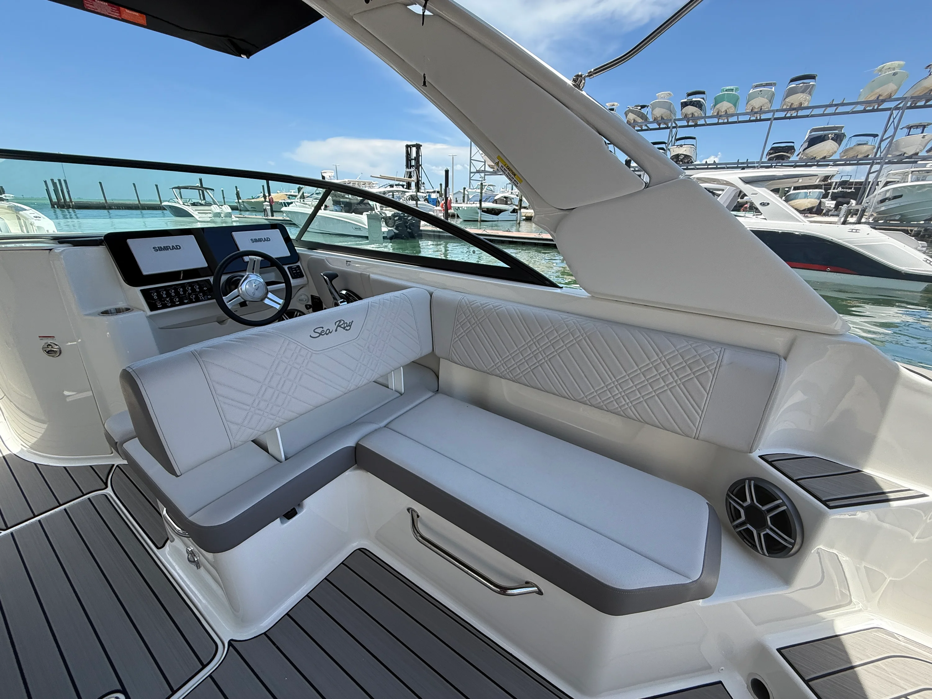 2026 Sea Ray SDX 270 Outboard Image Thumbnail #20