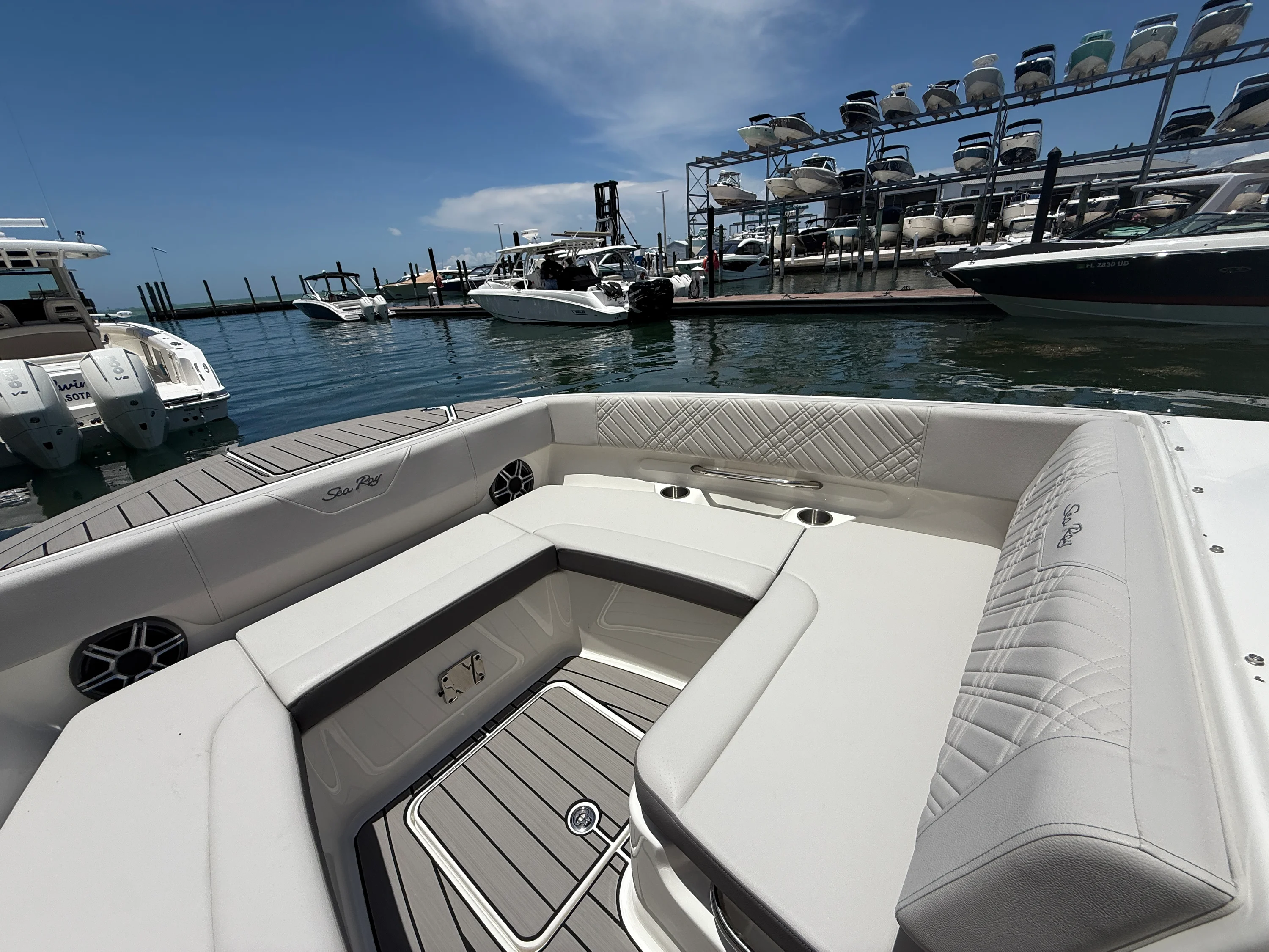 2026 Sea Ray SDX 270 Outboard Image Thumbnail #7