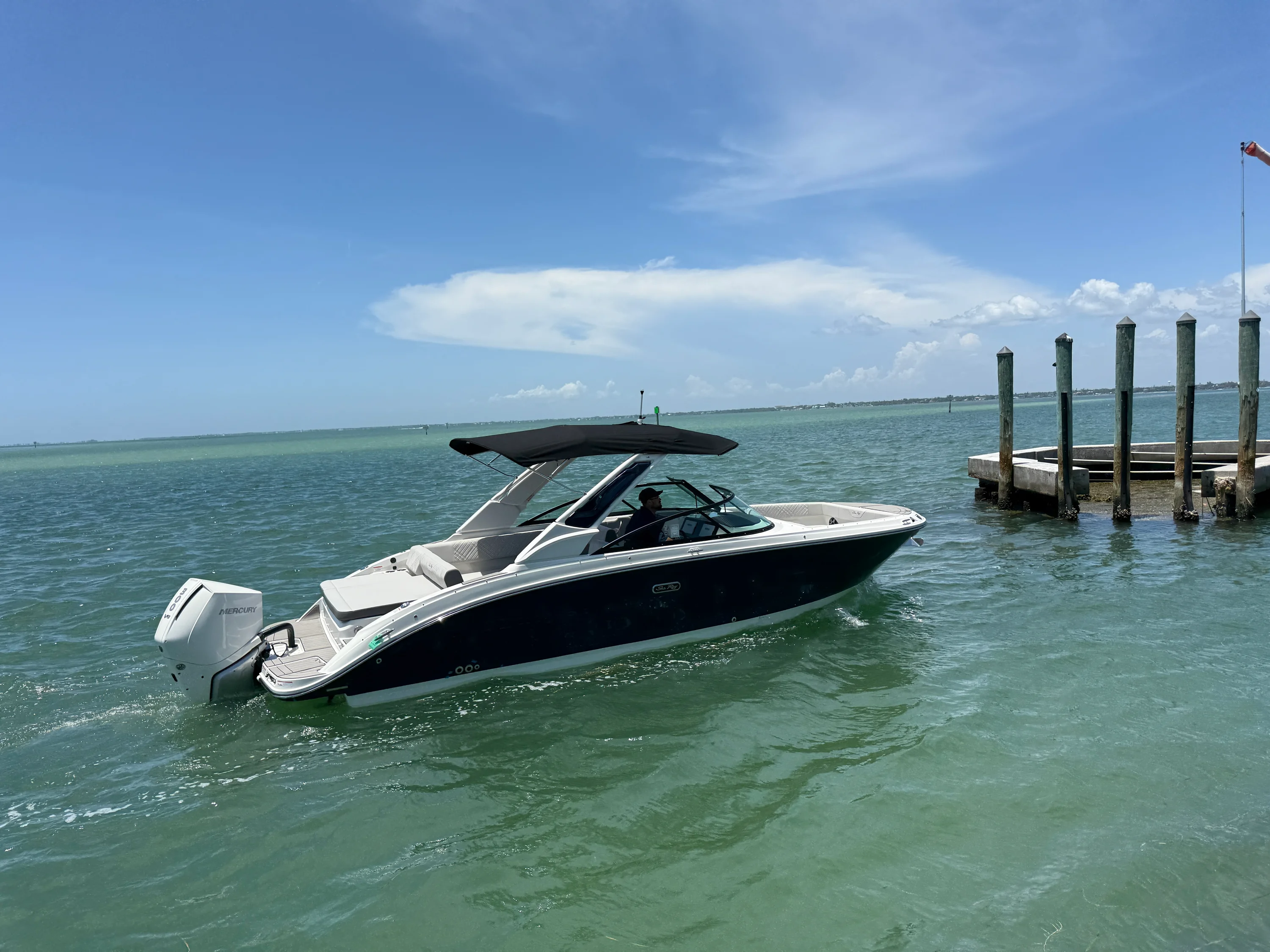 2026 Sea Ray SDX 270 Outboard Image Thumbnail #3