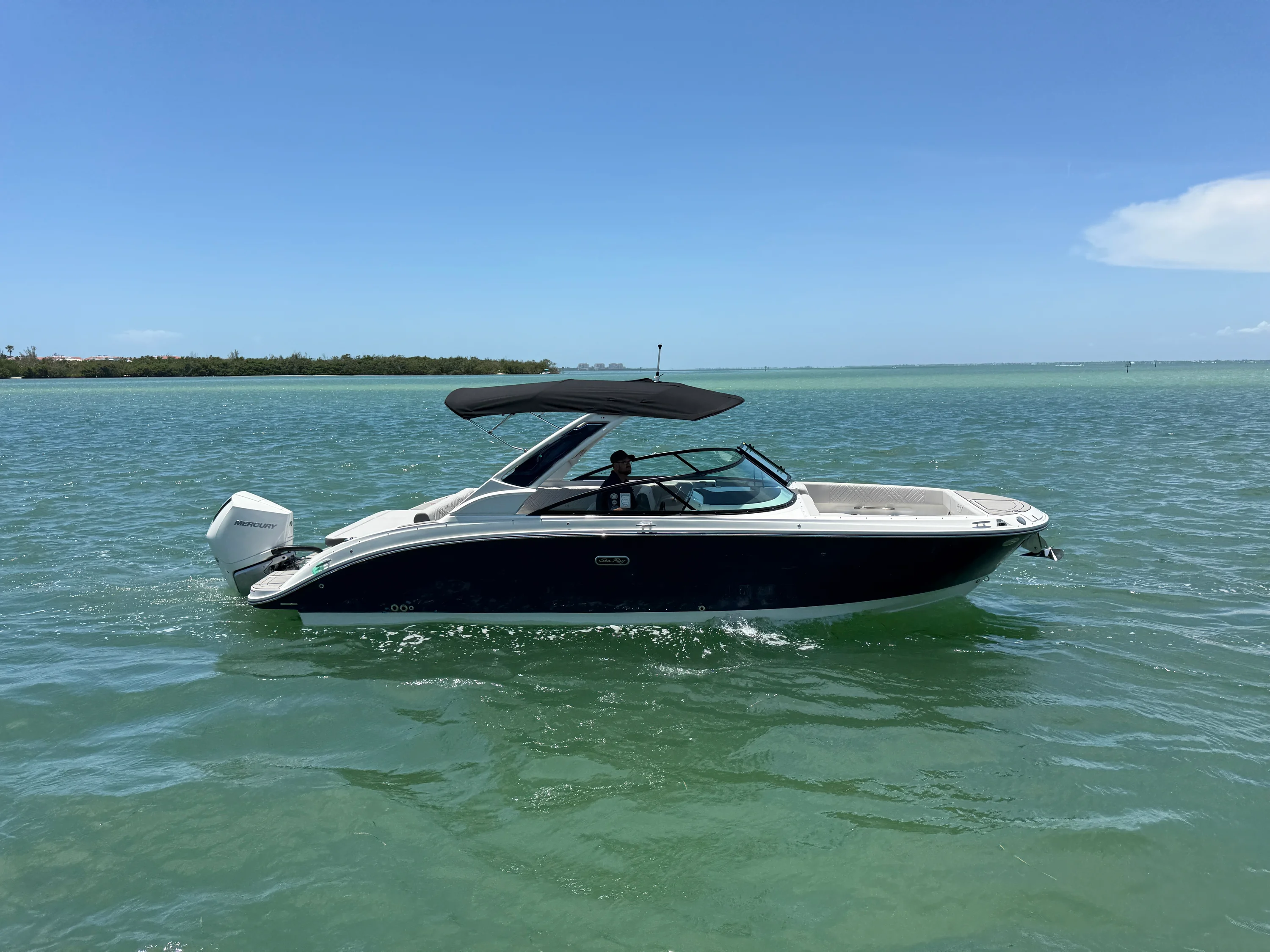 2026 Sea Ray SDX 270 Outboard Image Thumbnail #4
