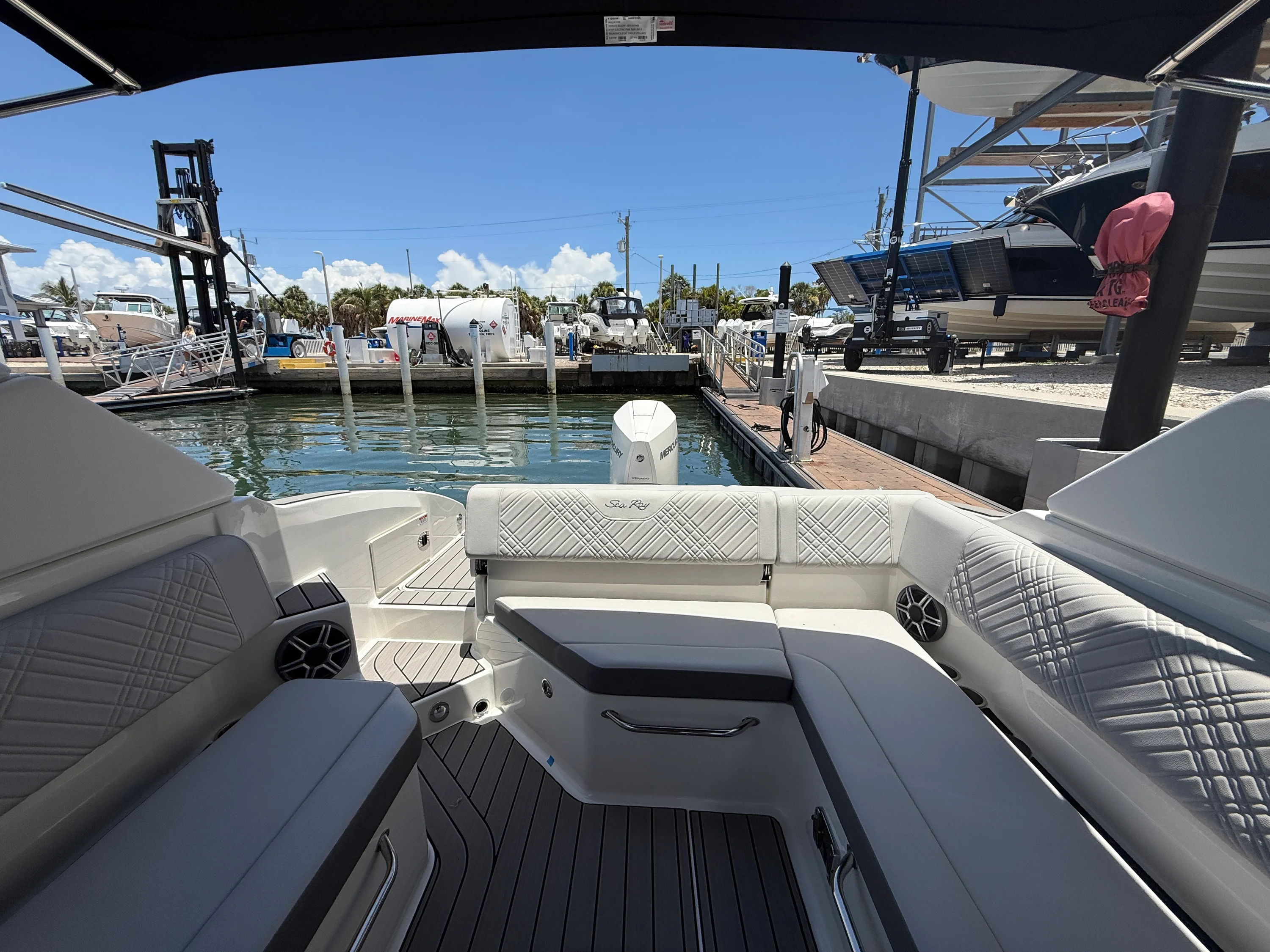 2026 Sea Ray SDX 270 Outboard Image Thumbnail #21