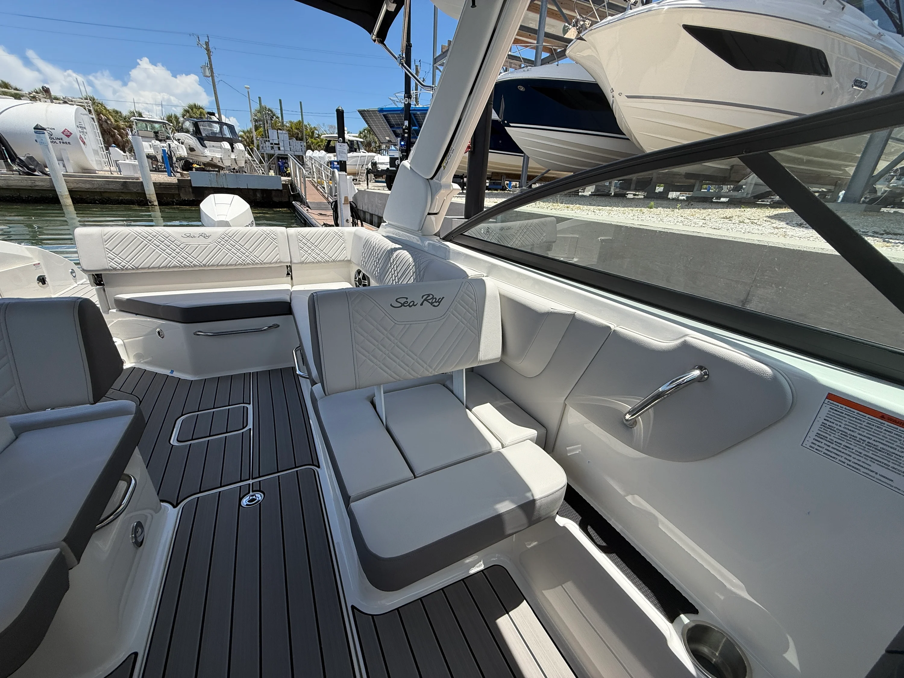 2026 Sea Ray SDX 270 Outboard Image Thumbnail #16