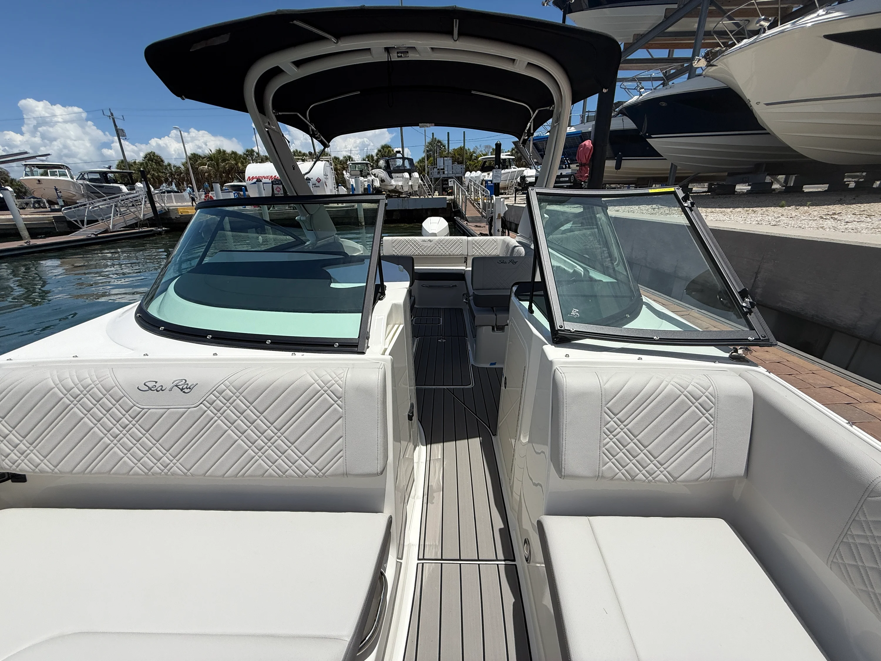 2026 Sea Ray SDX 270 Outboard Image Thumbnail #9