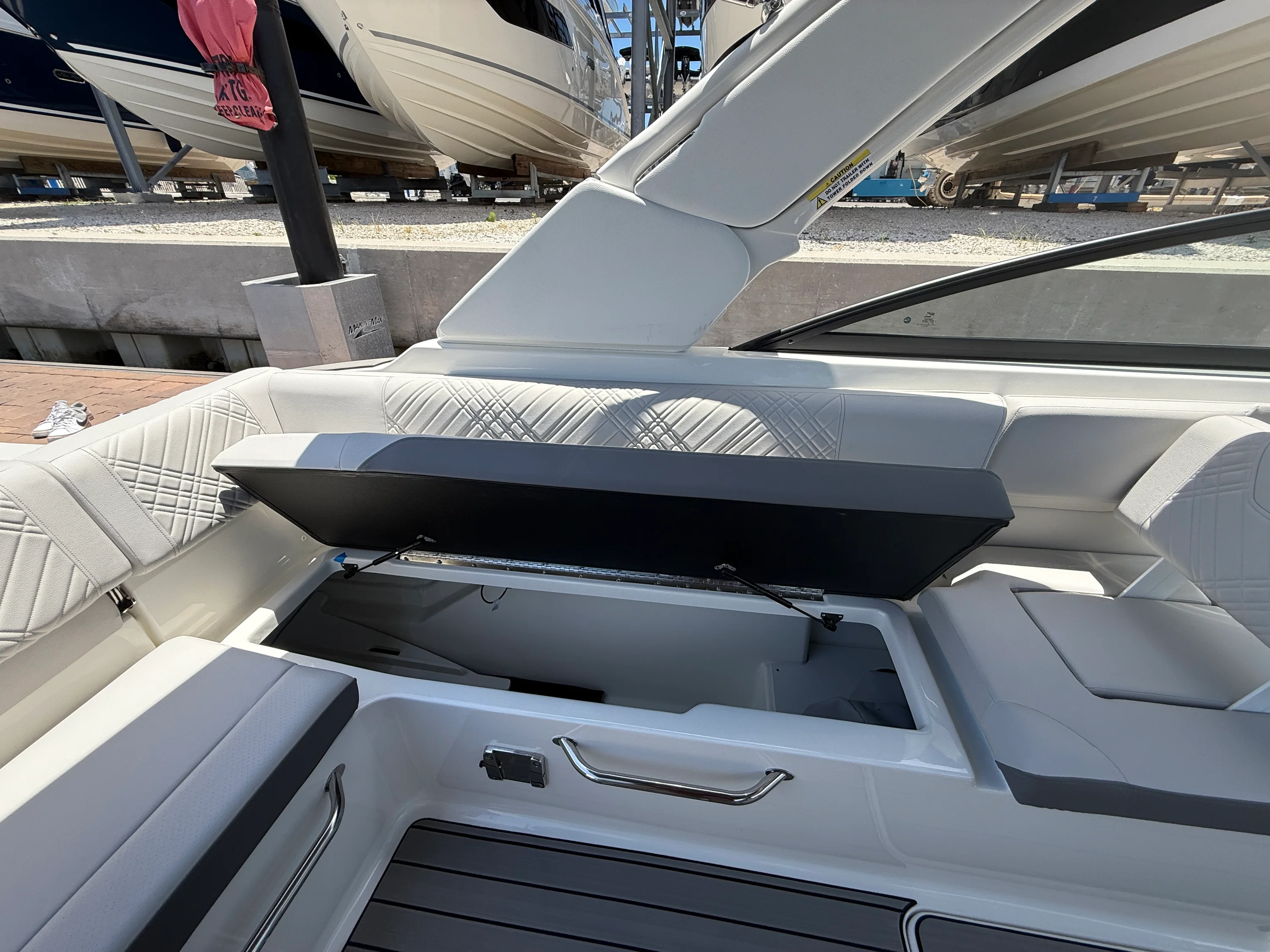 2026 Sea Ray SDX 270 Outboard Image Thumbnail #24